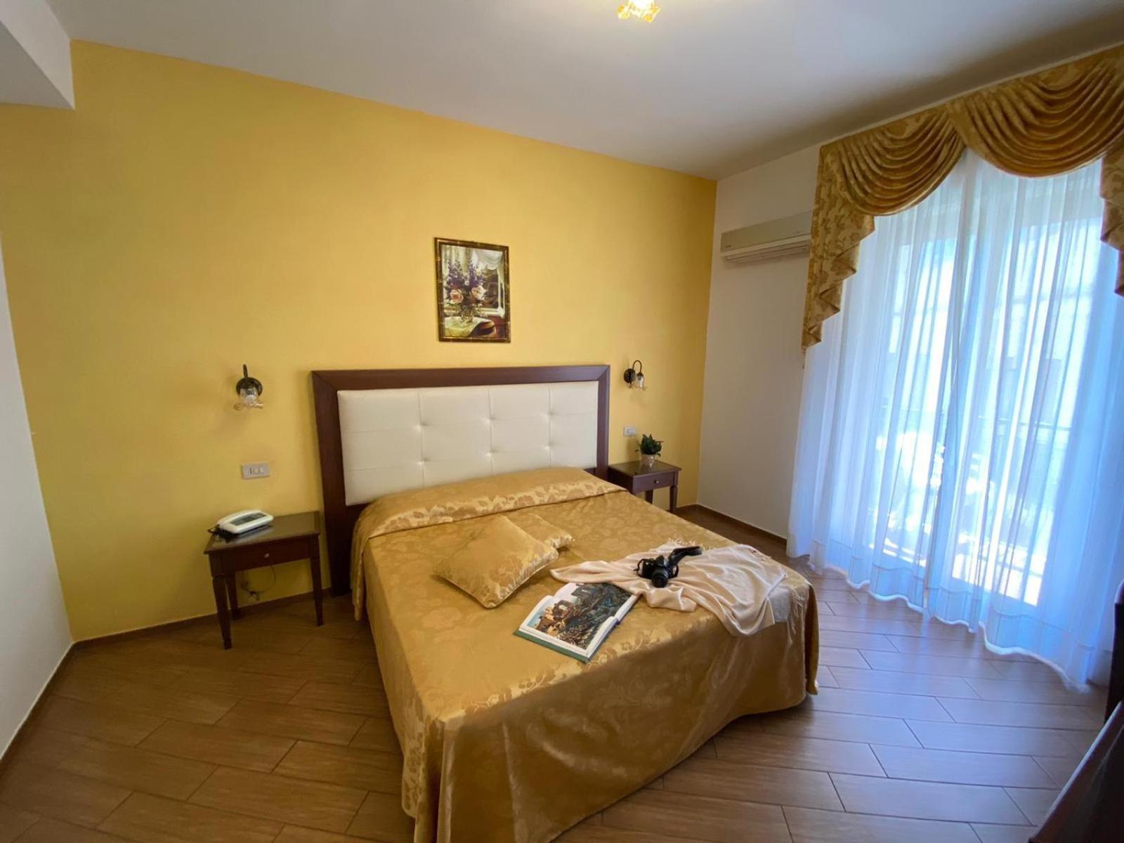 Superior Double or Twin Room with Lateral Sea View