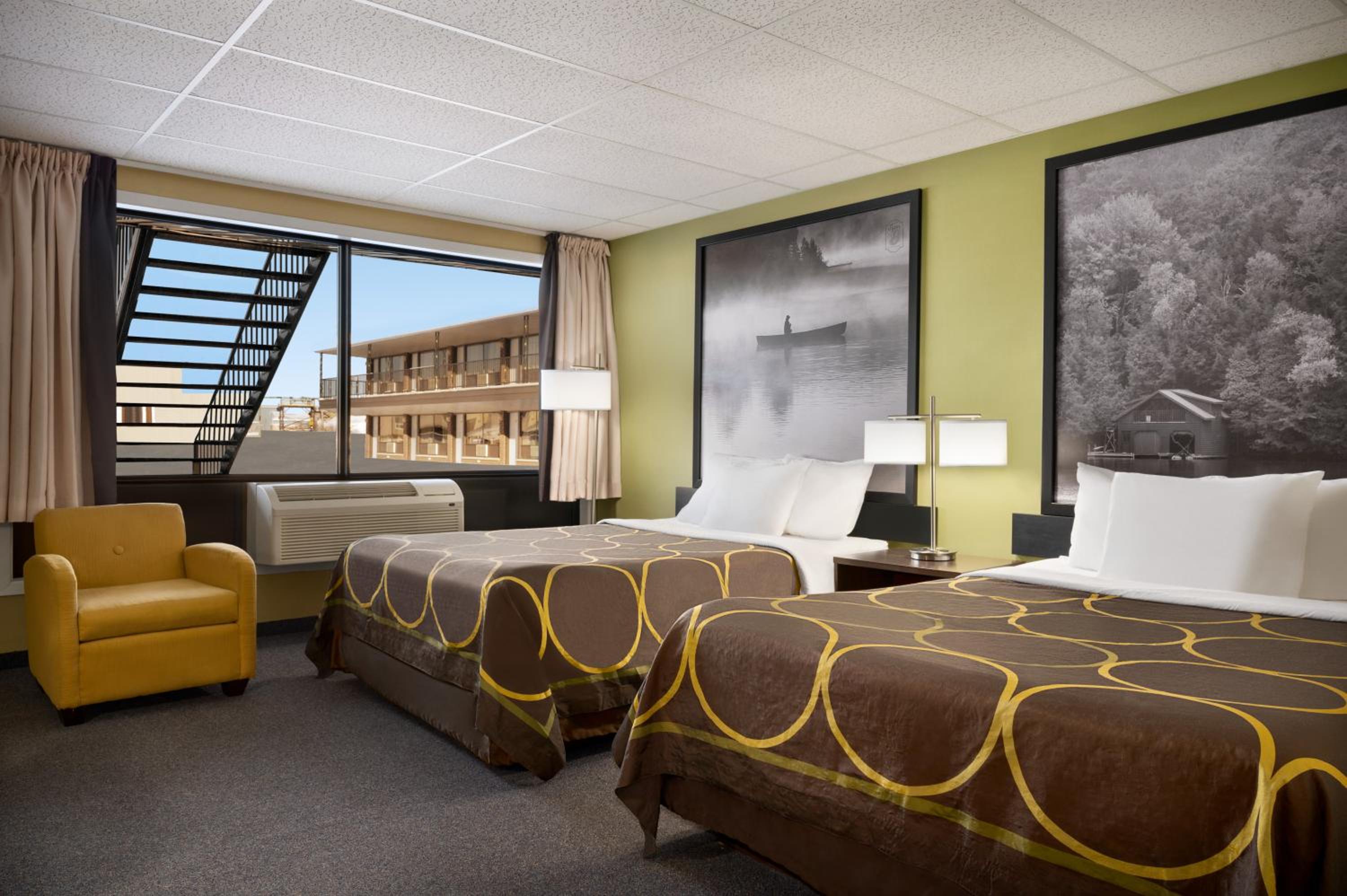 2 Queen Beds, Pet-Friendly, First Floor, Non-Smoking