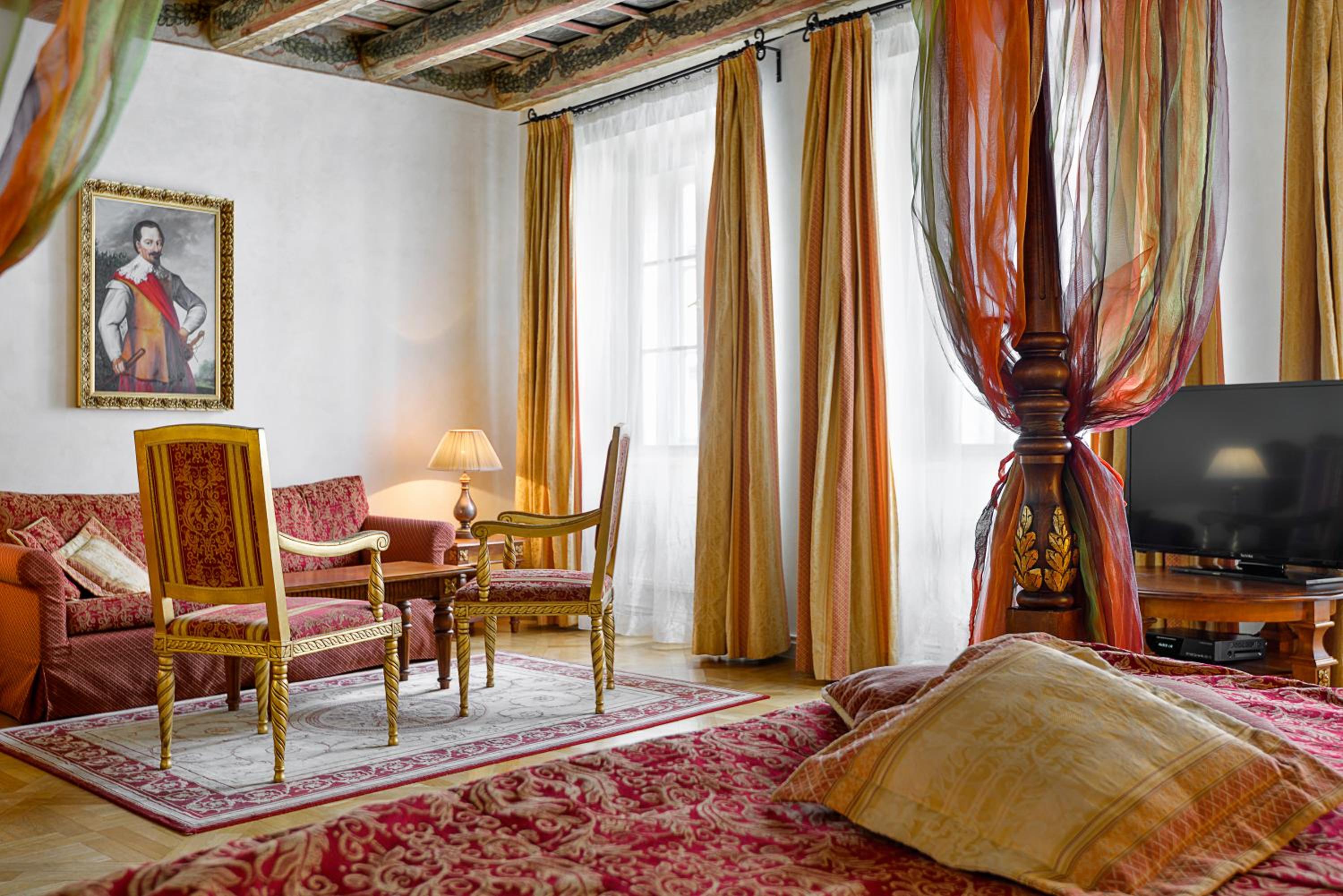 King Suite with Street View
