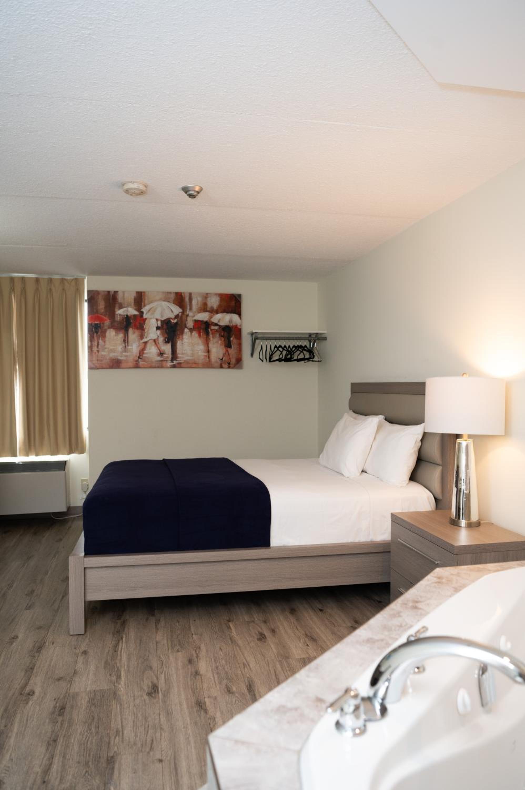 One Queen Bed with Jacuzzi