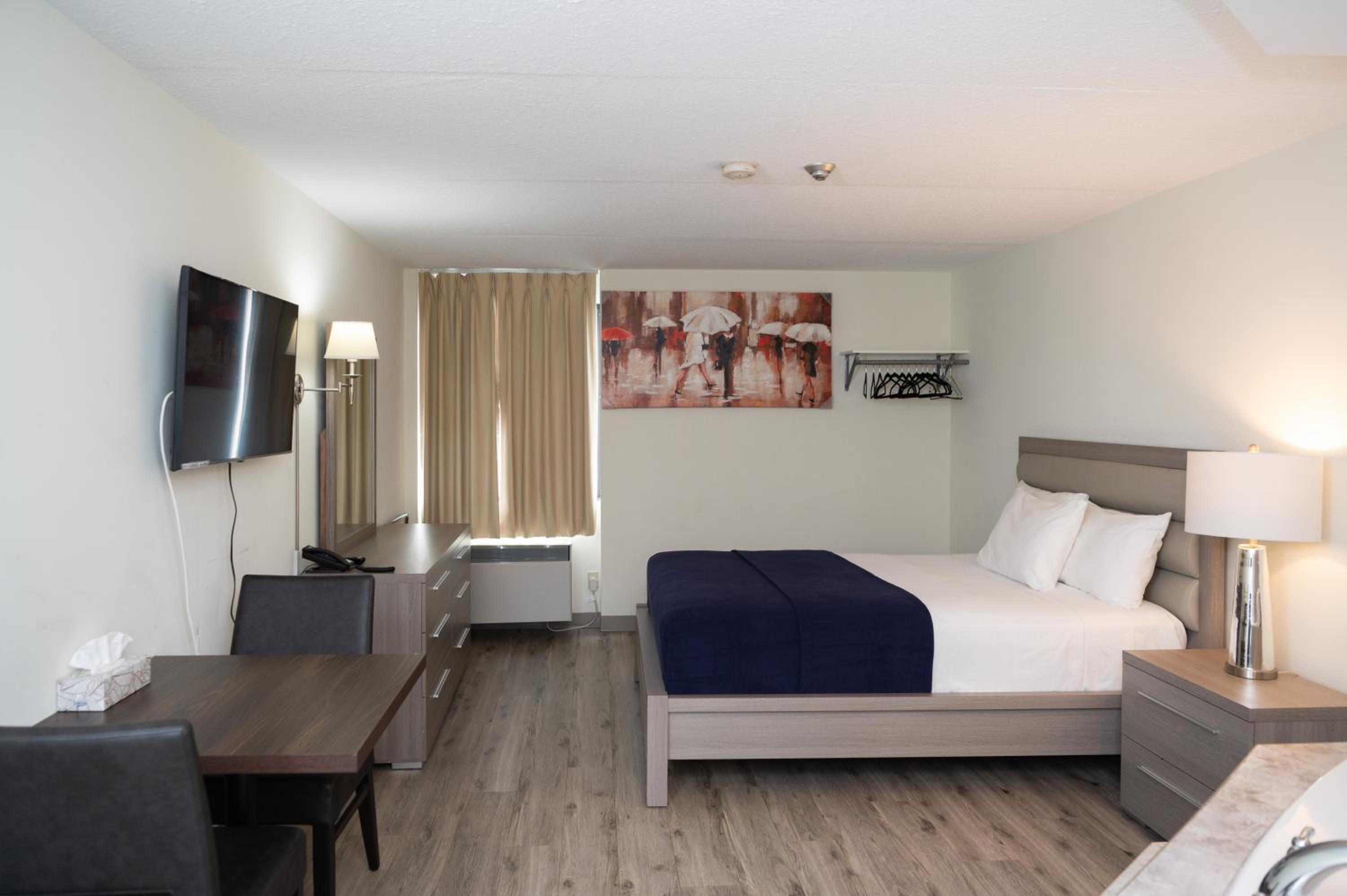 One Queen Bed with Jacuzzi