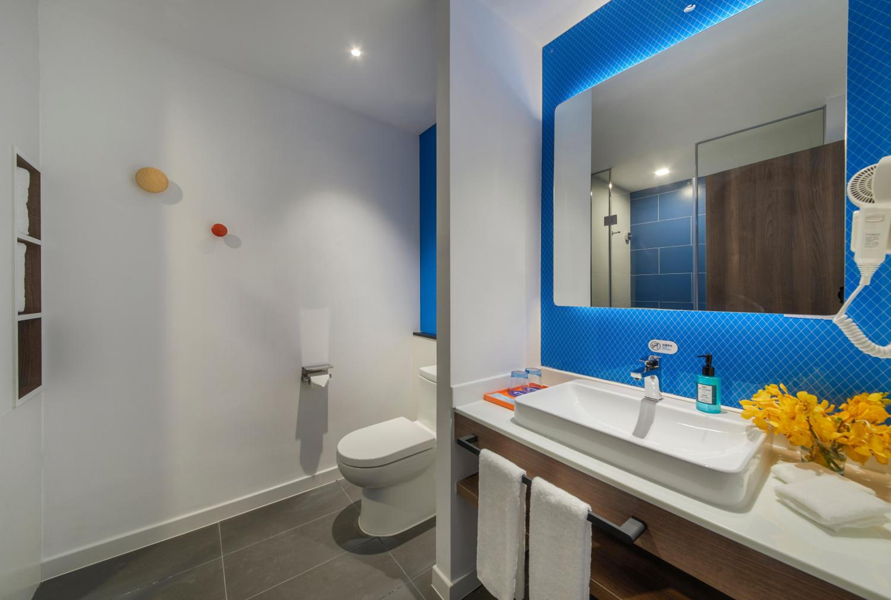 King Room with Side Sea View - Non-Smoking