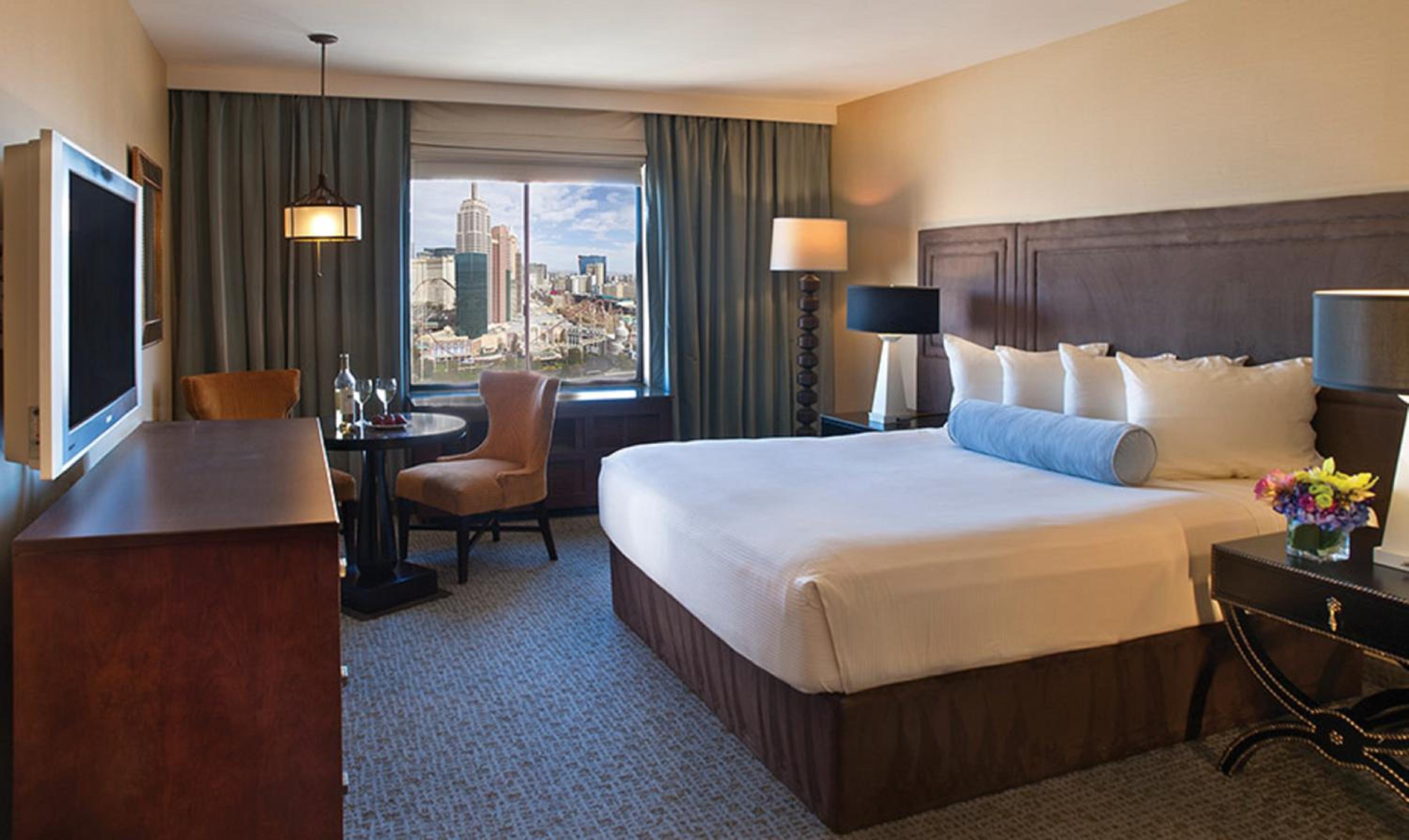  Newly Renovated Resort Strip View King