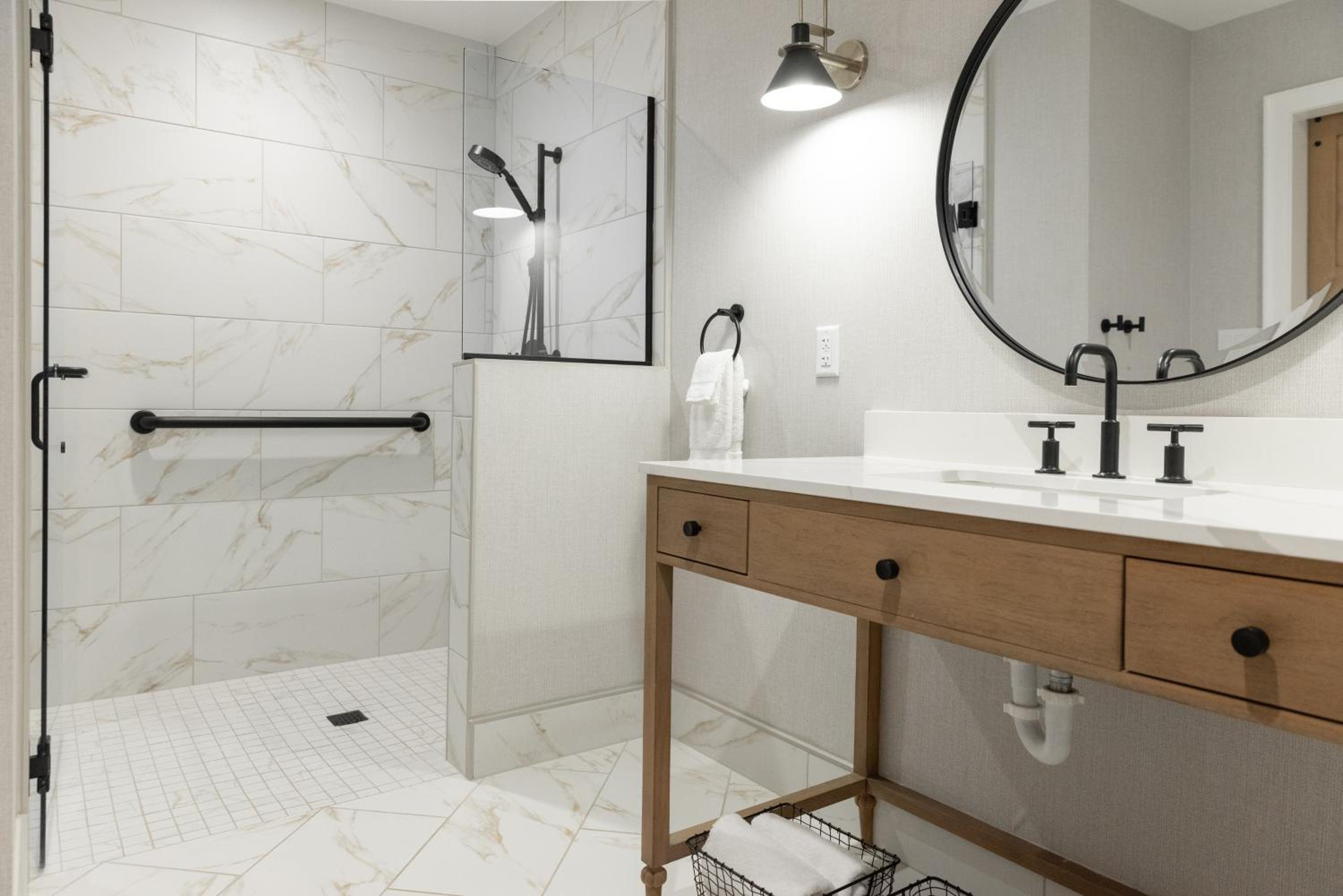 King Room with Roll-In Shower - Disability Access