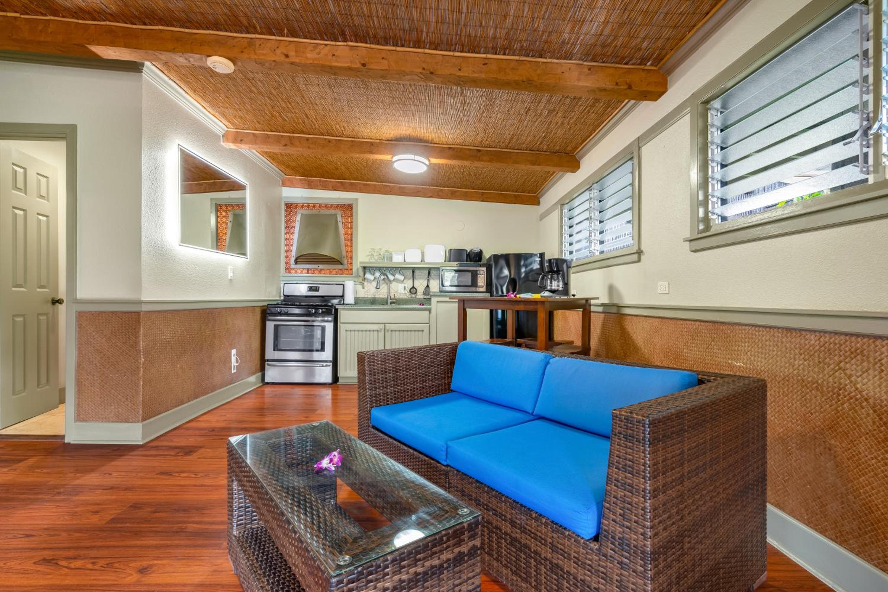 One-Bedroom Suite with Mountain View