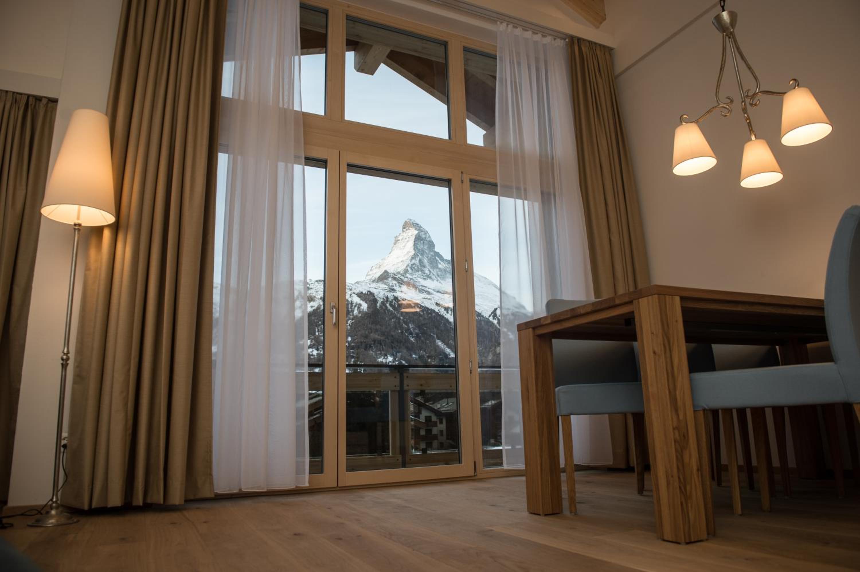 Deluxe Two-Bedroom Apartment with Balcony and Matterhorn View