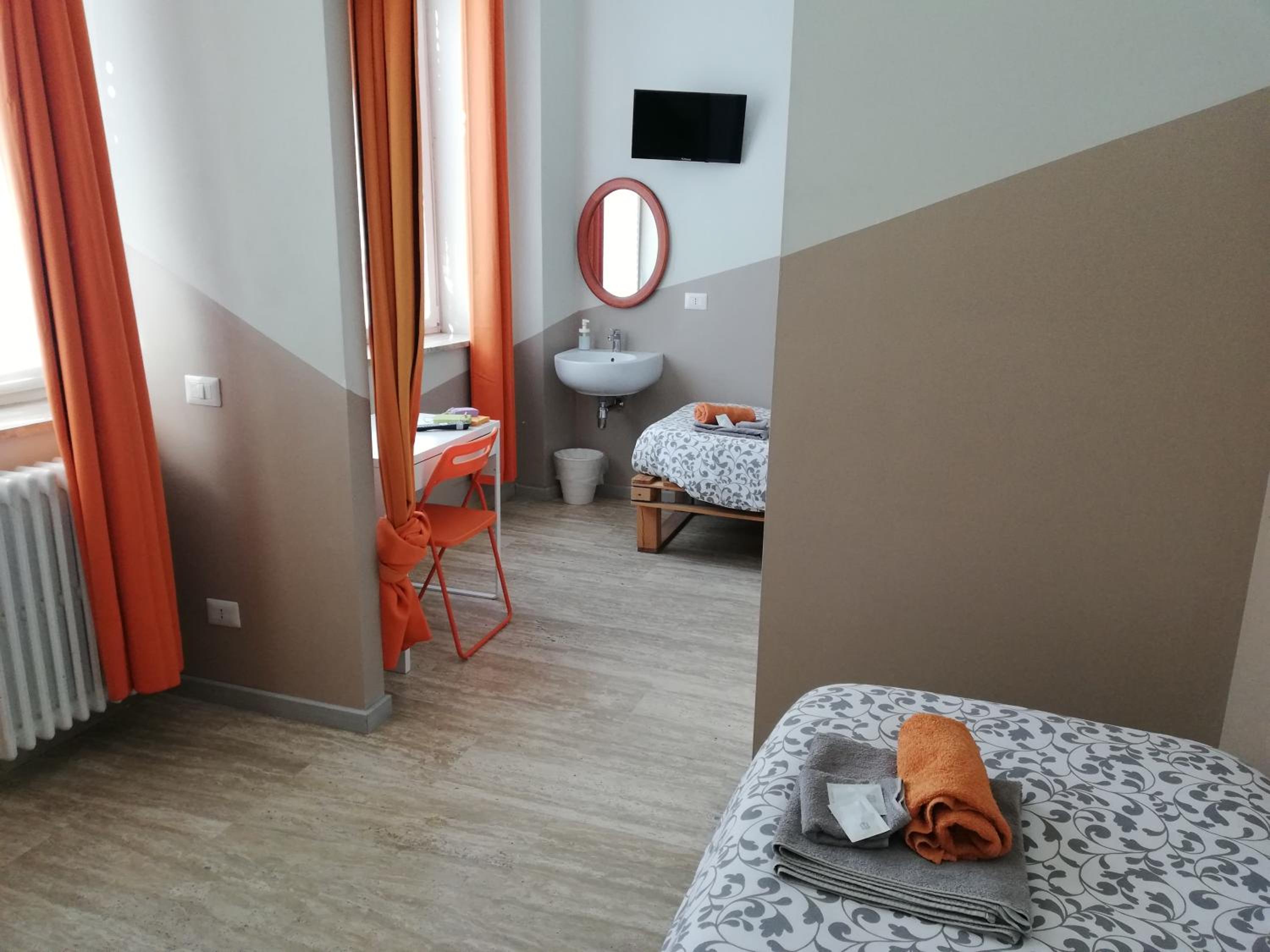 Twin Room with Private External Bathroom