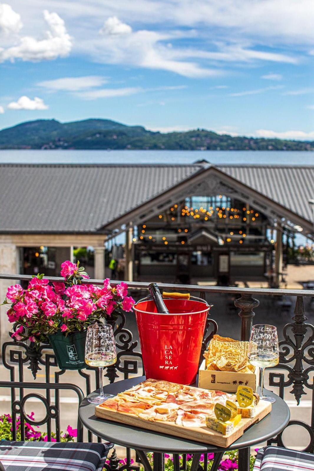 Double or Twin Room with Lake View