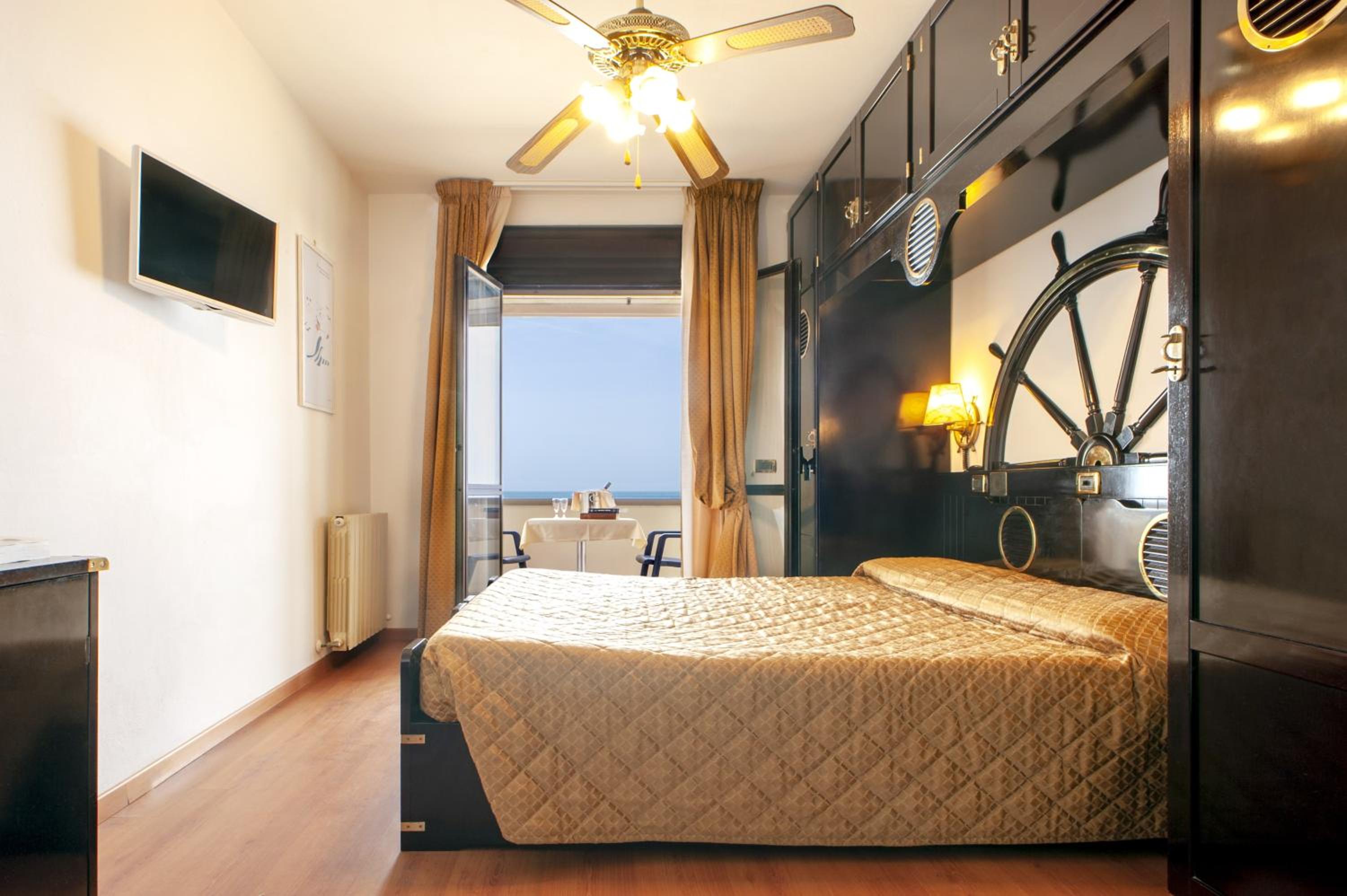 Superior Double Room with Balcony and Sea View