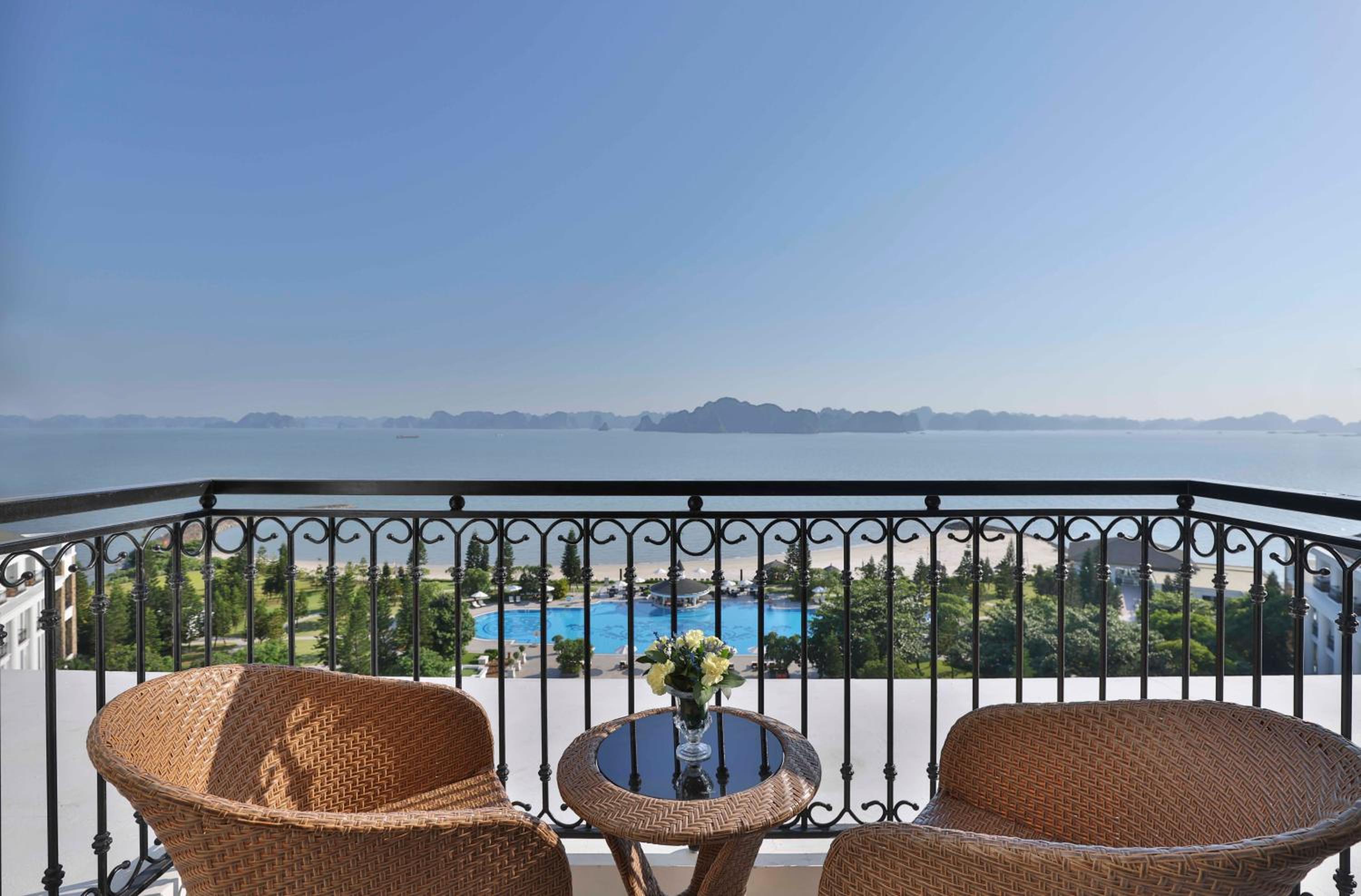 Deluxe Ocean View King Bed