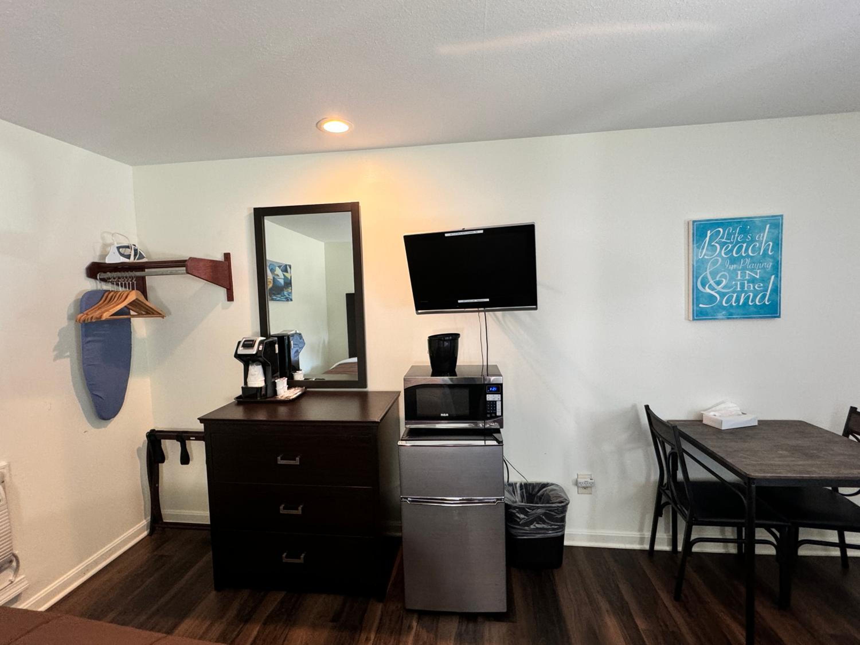Economy Queen Room with Two Queen Beds 