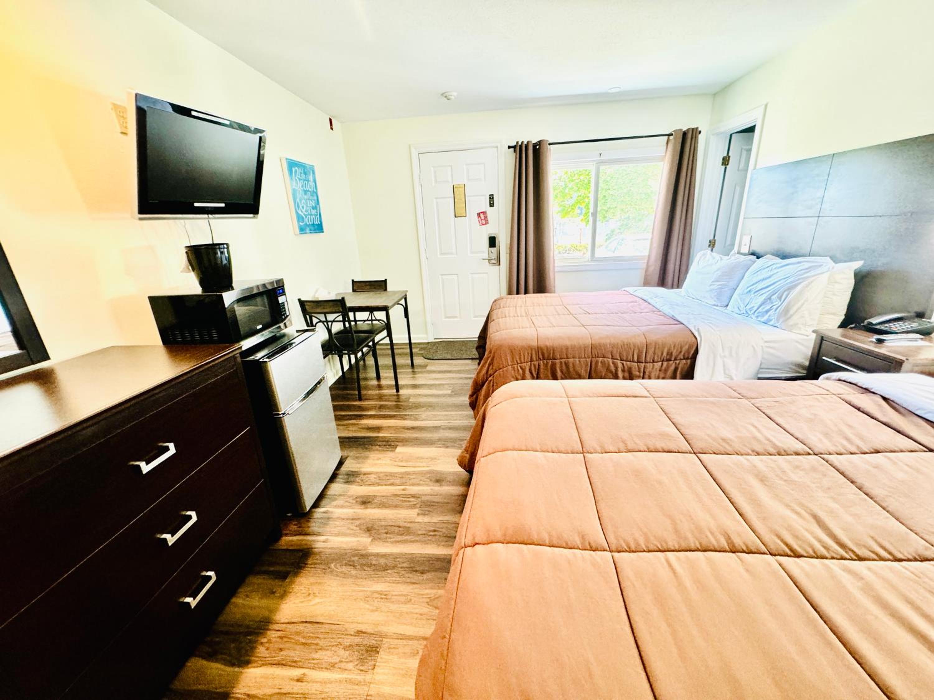 Economy Queen Room with Two Queen Beds 