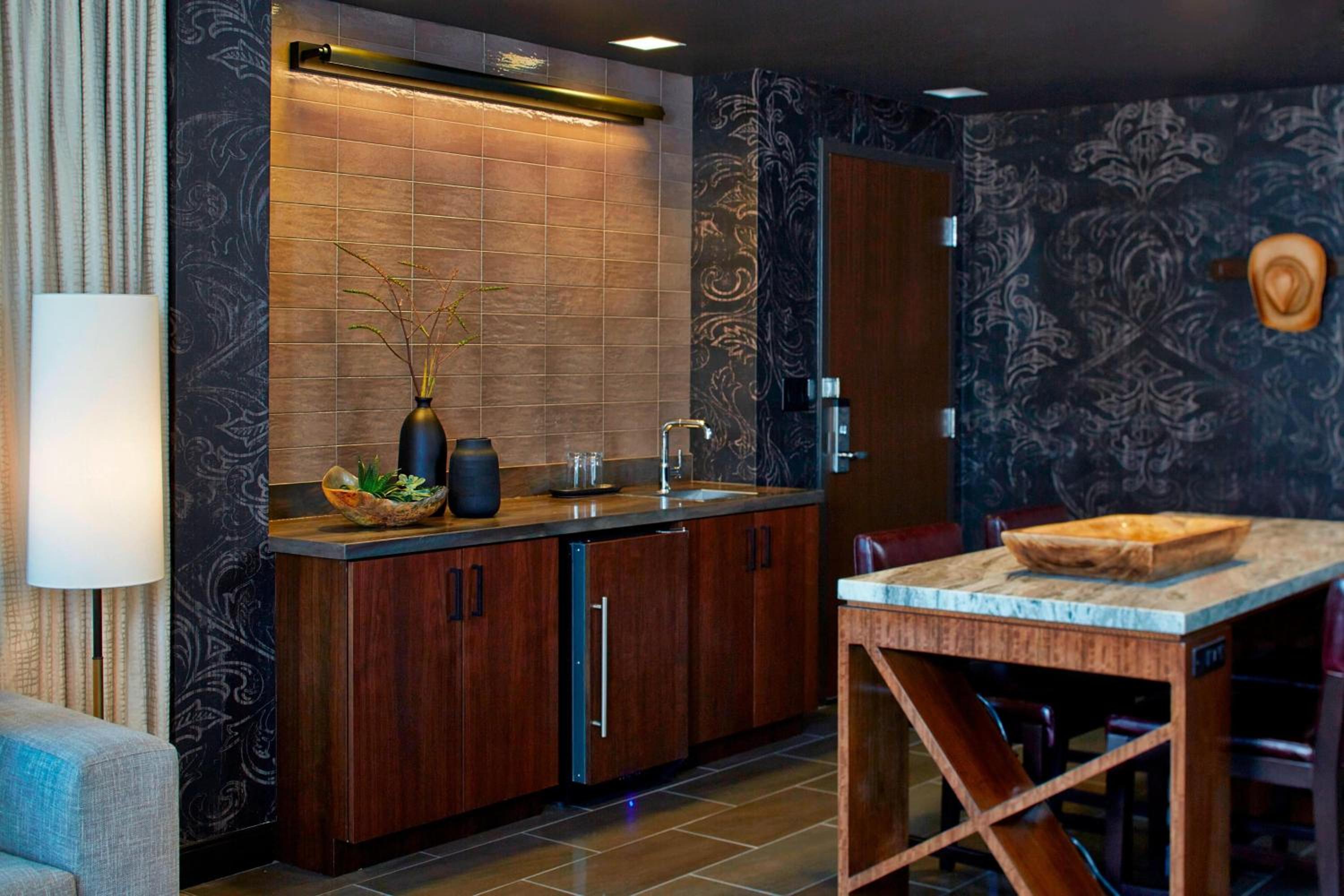 Executive Suite, 1 King, Sofa bed