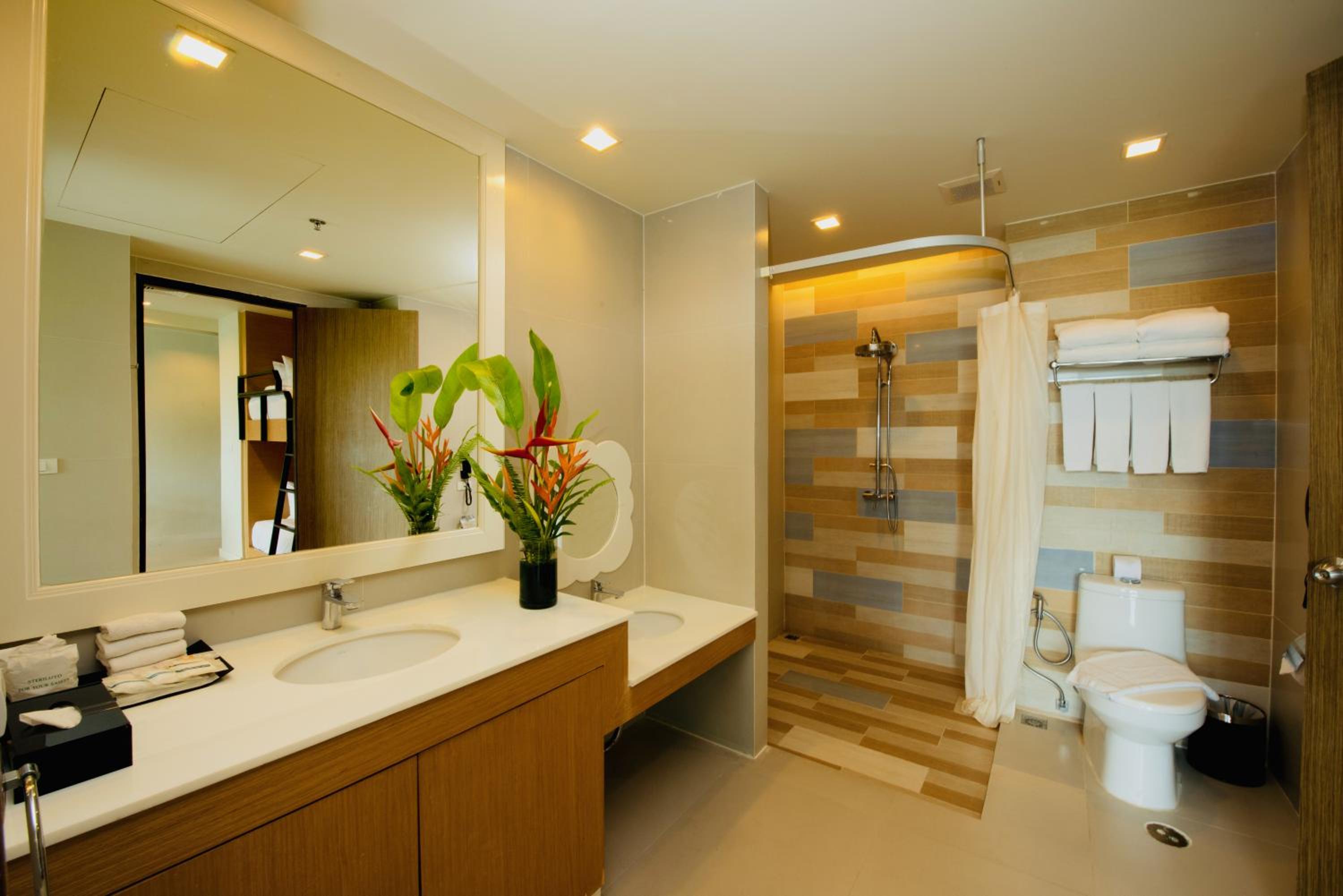 Kids' Suite with Pool View