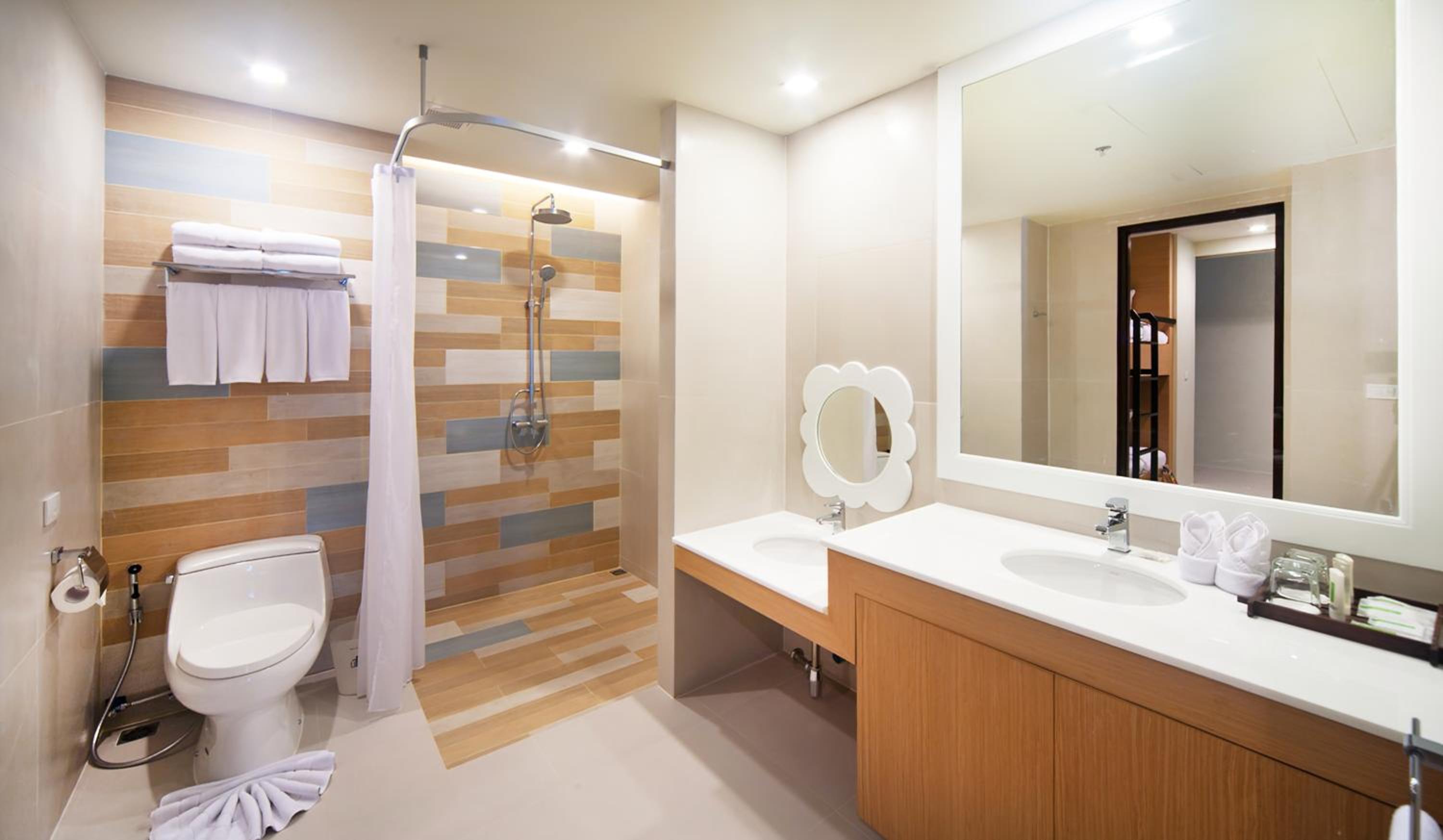 Kids' Suite with Pool View
