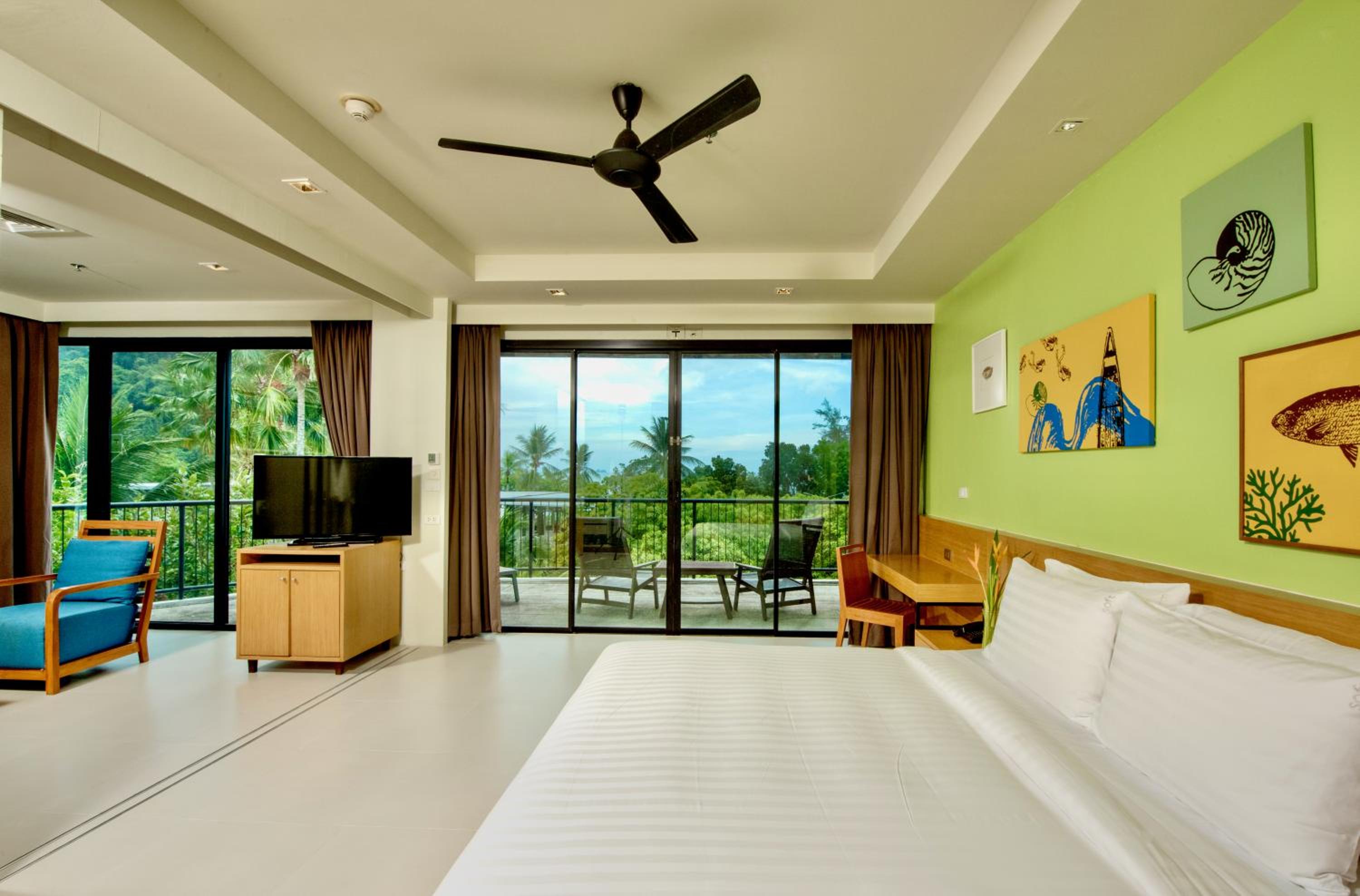 Kids' Suite with Pool View