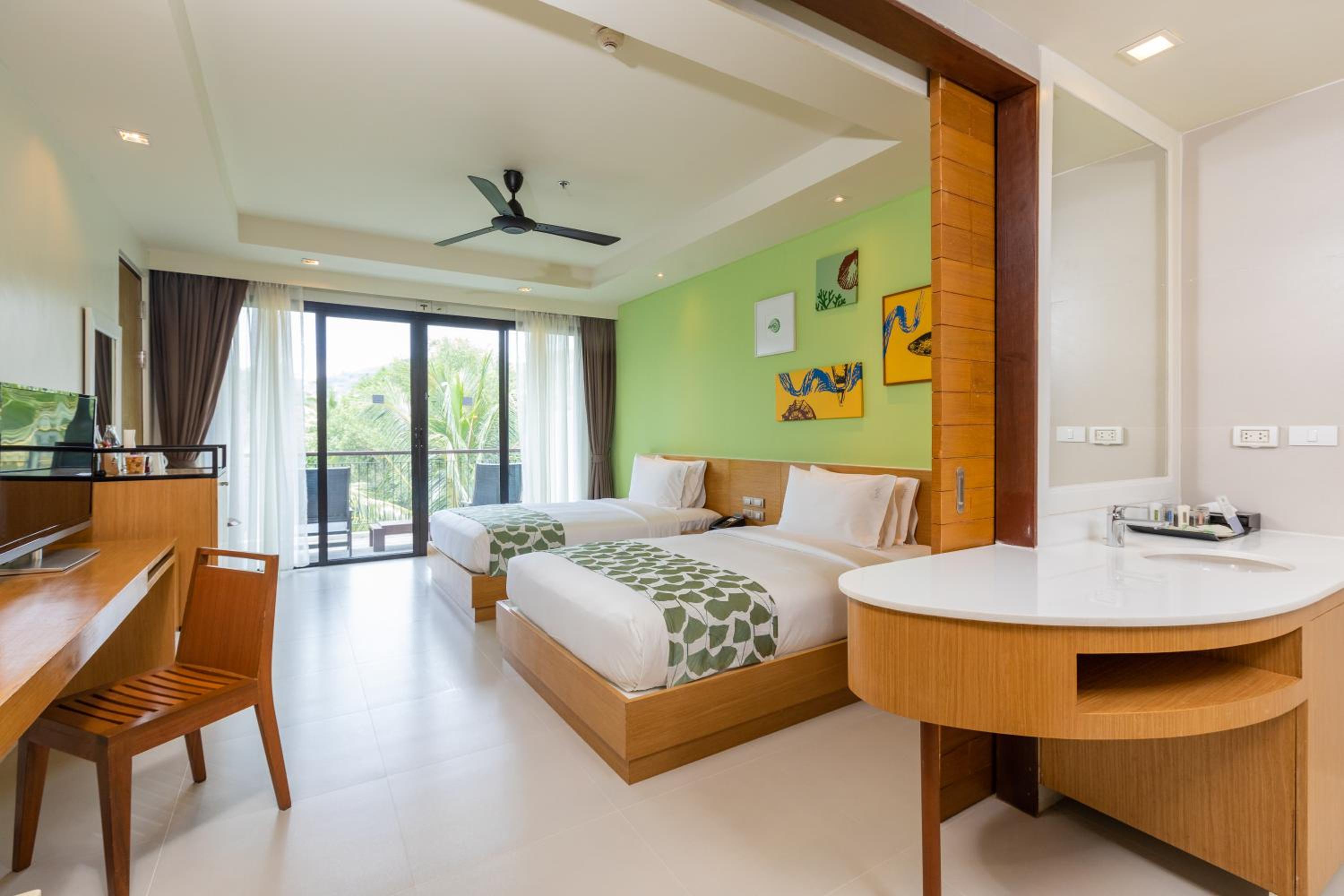 Family Room with Garden View