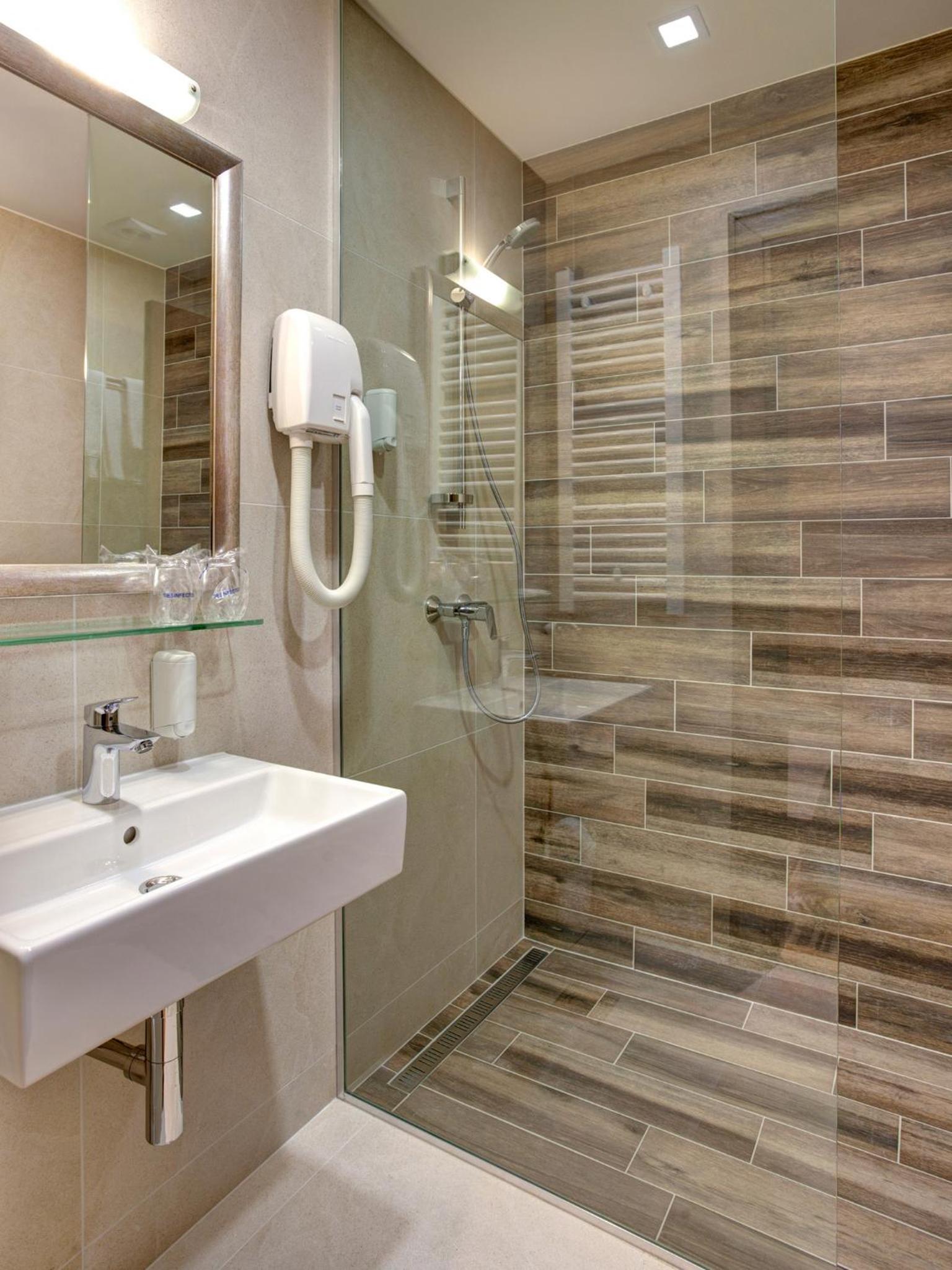 Standard Double or Twin Room with Free Parking and Soft Drinks