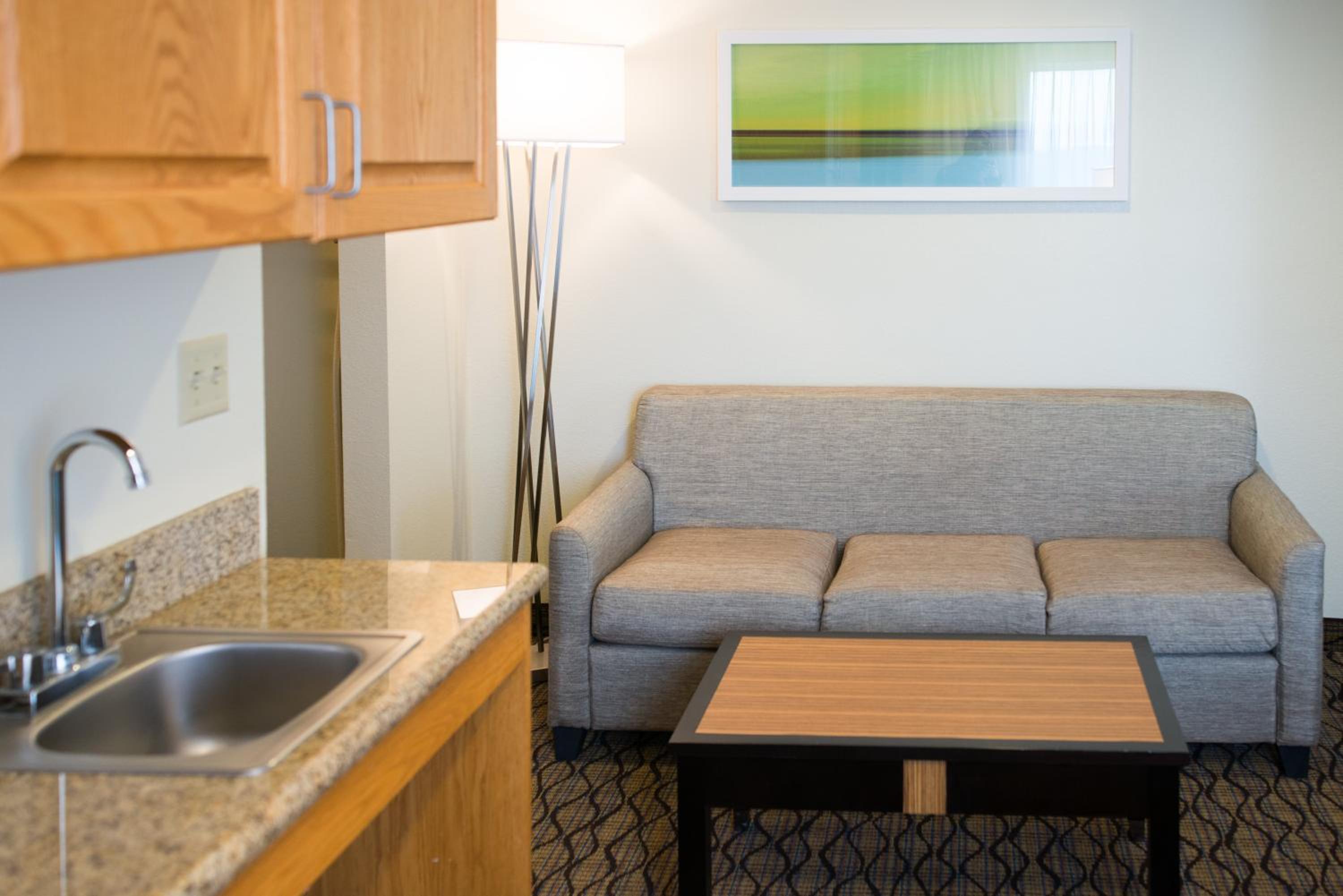 Queen Room with Two Queen Beds - Disability Access with Bath Tub