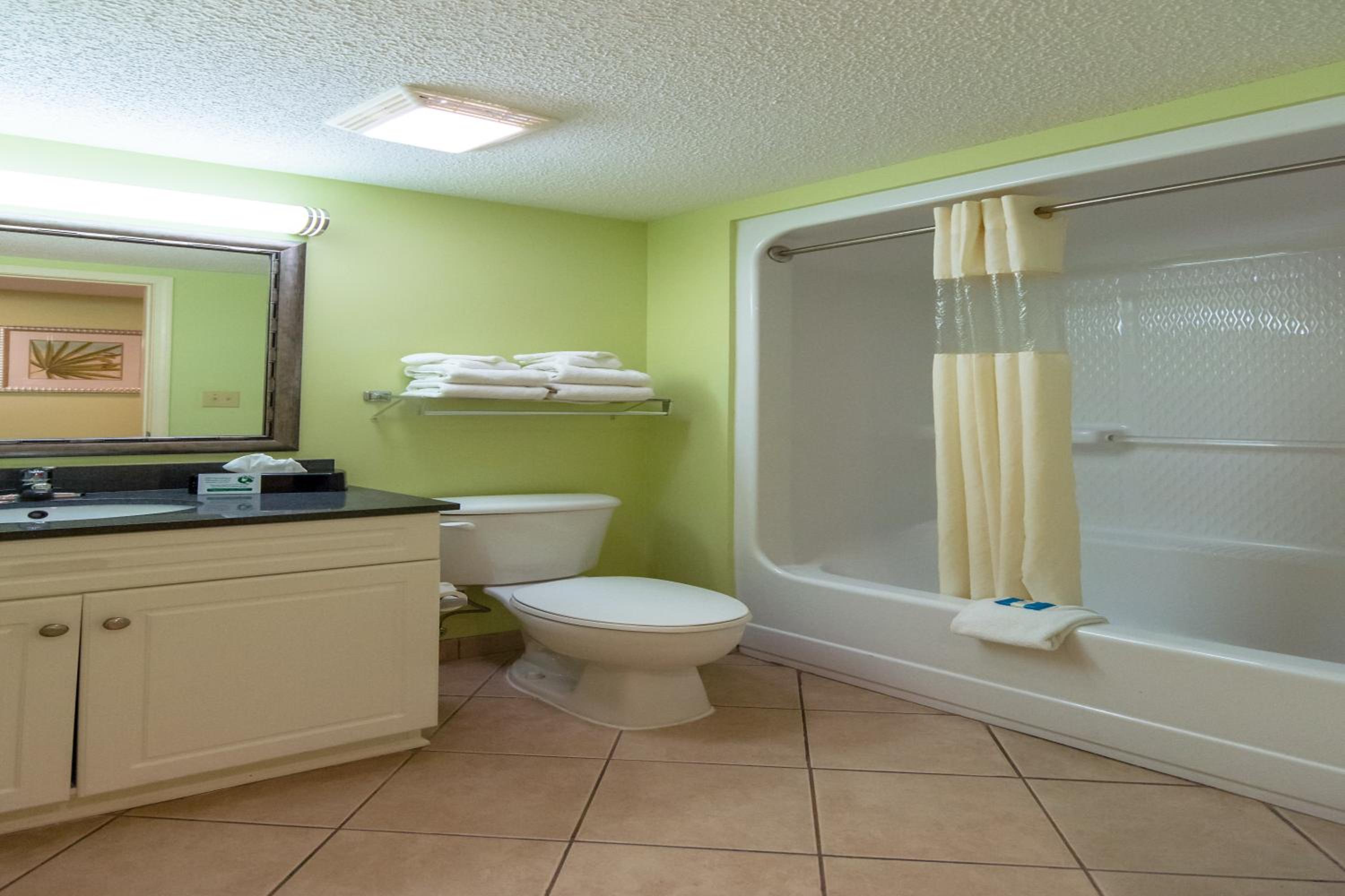 Oceanfront Deluxe Three Bedroom Condo