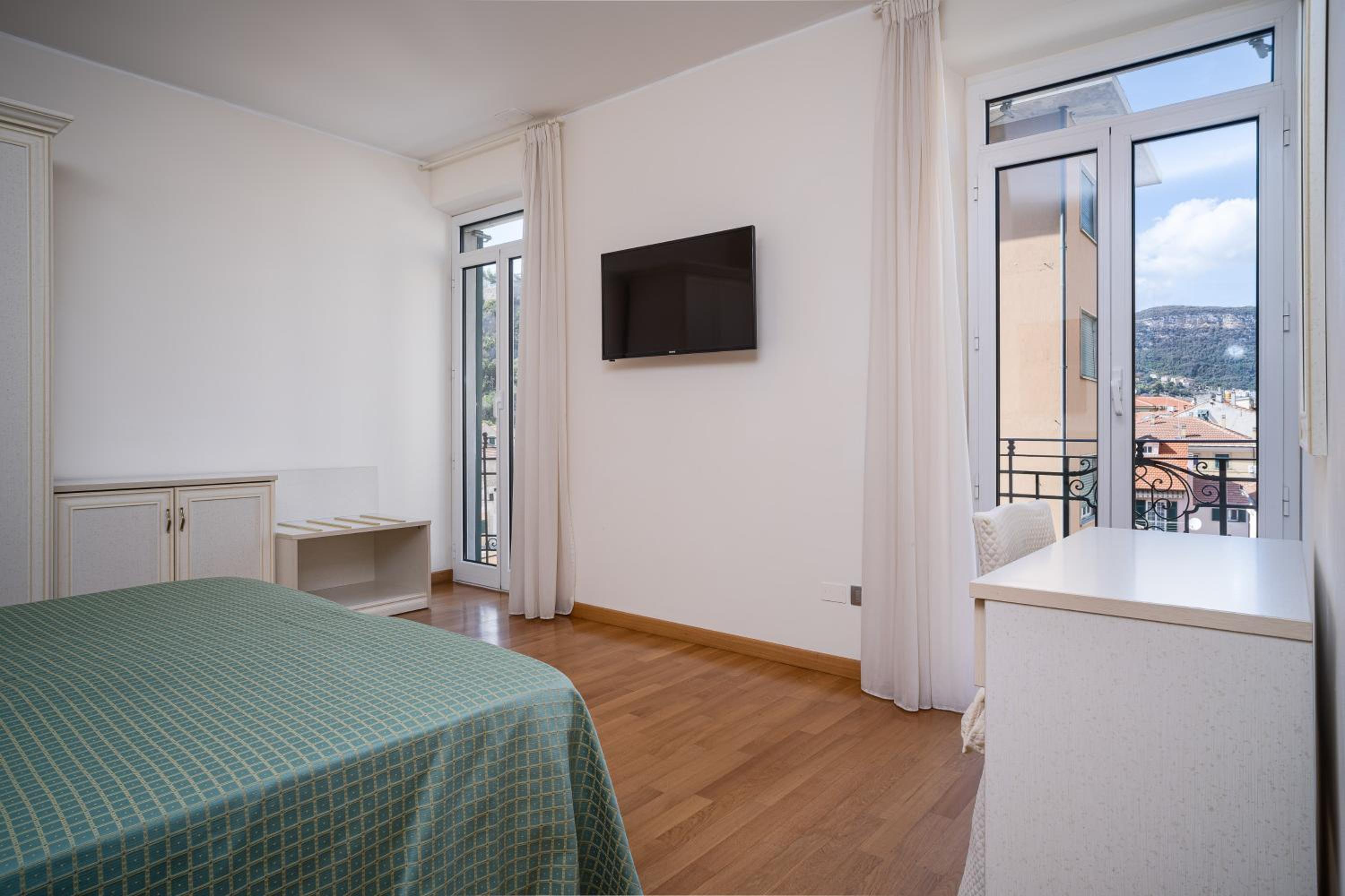  One-Bedroom Apartment with City View