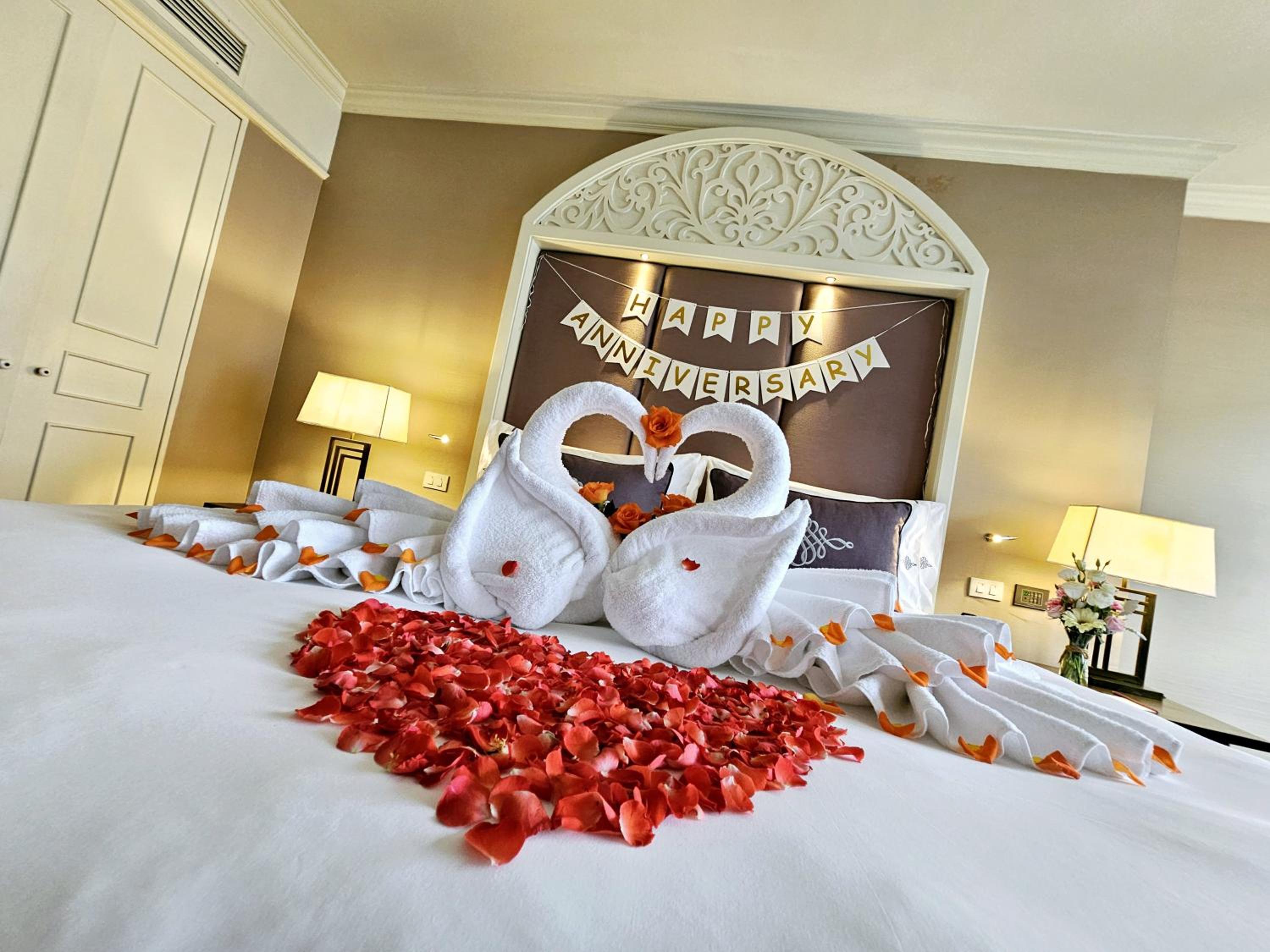 Honeymoon Suite