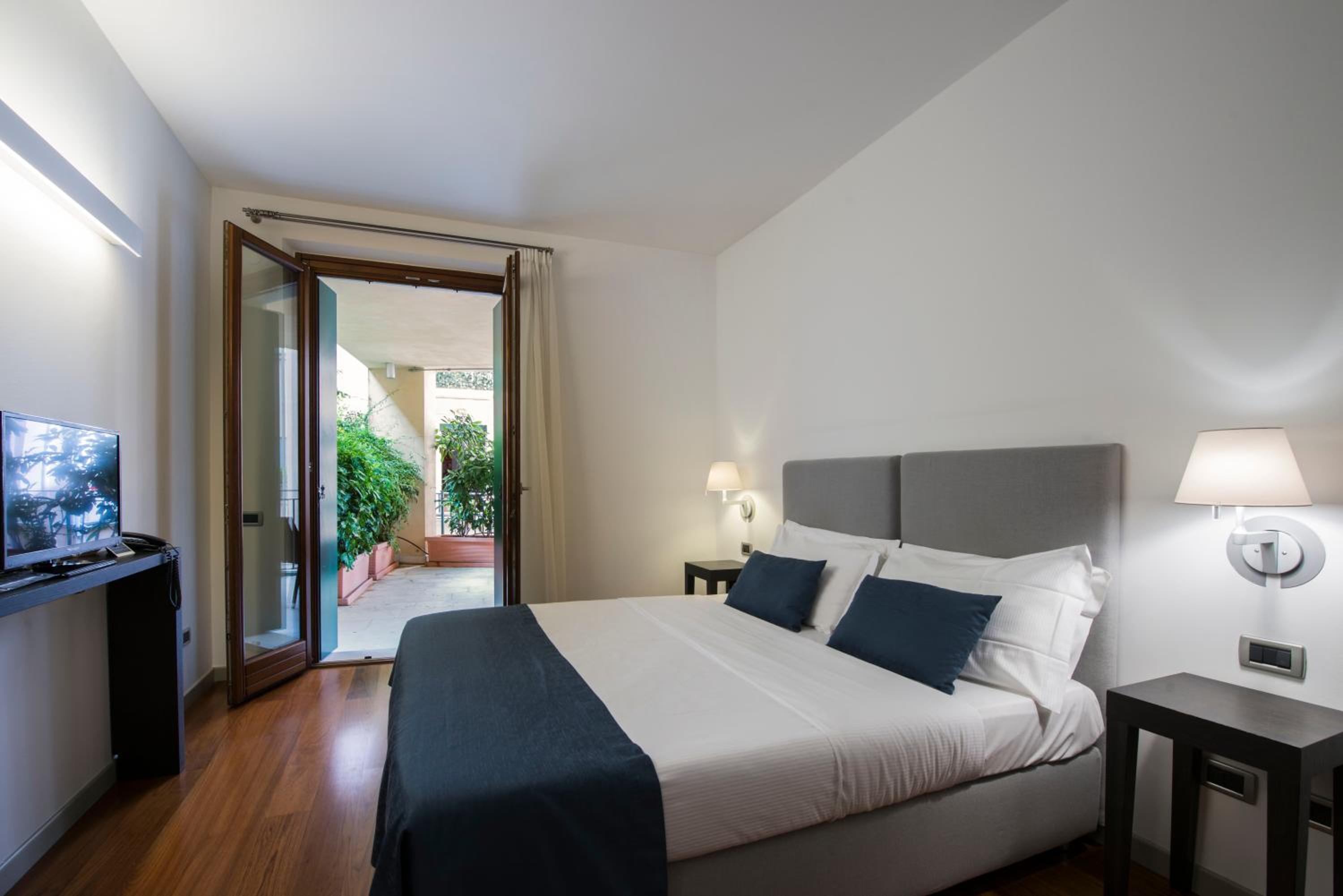 Double Room with Partial Lake View