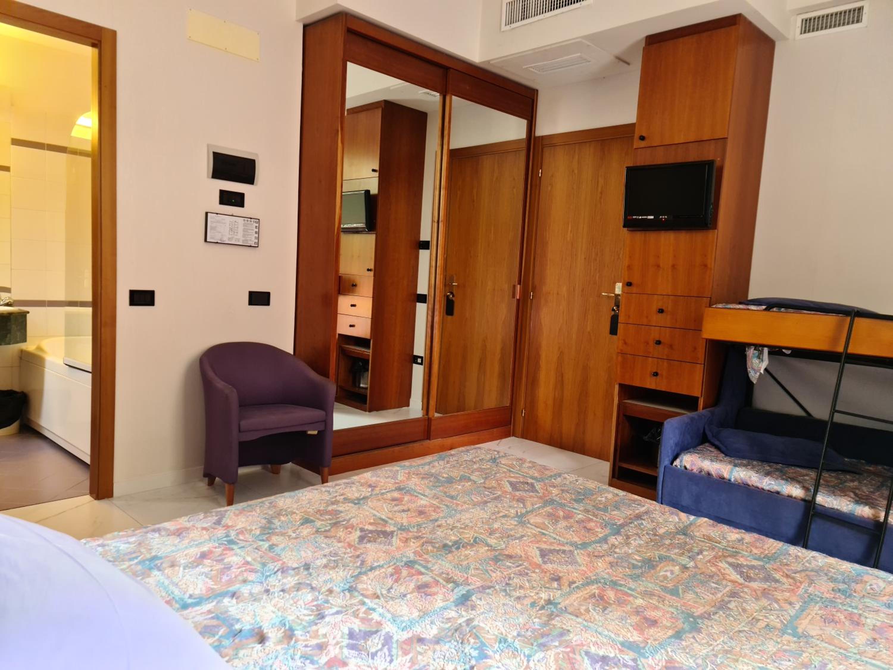 Quadruple Room with Balcony and Sea View