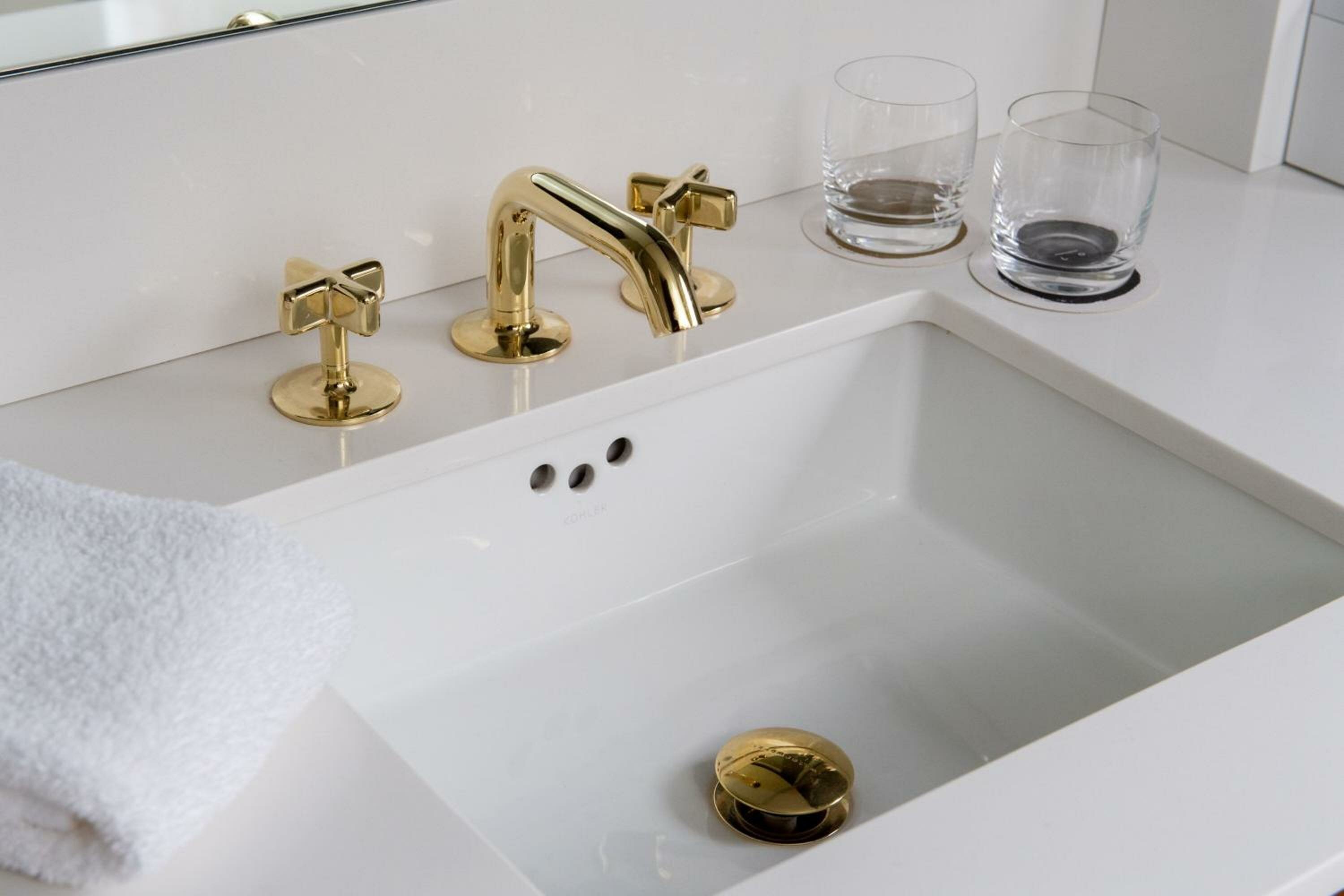 Cozy, Guest room, 1 King (Mobility &amp; Hearing Accessible w/ Roll-in Shower)