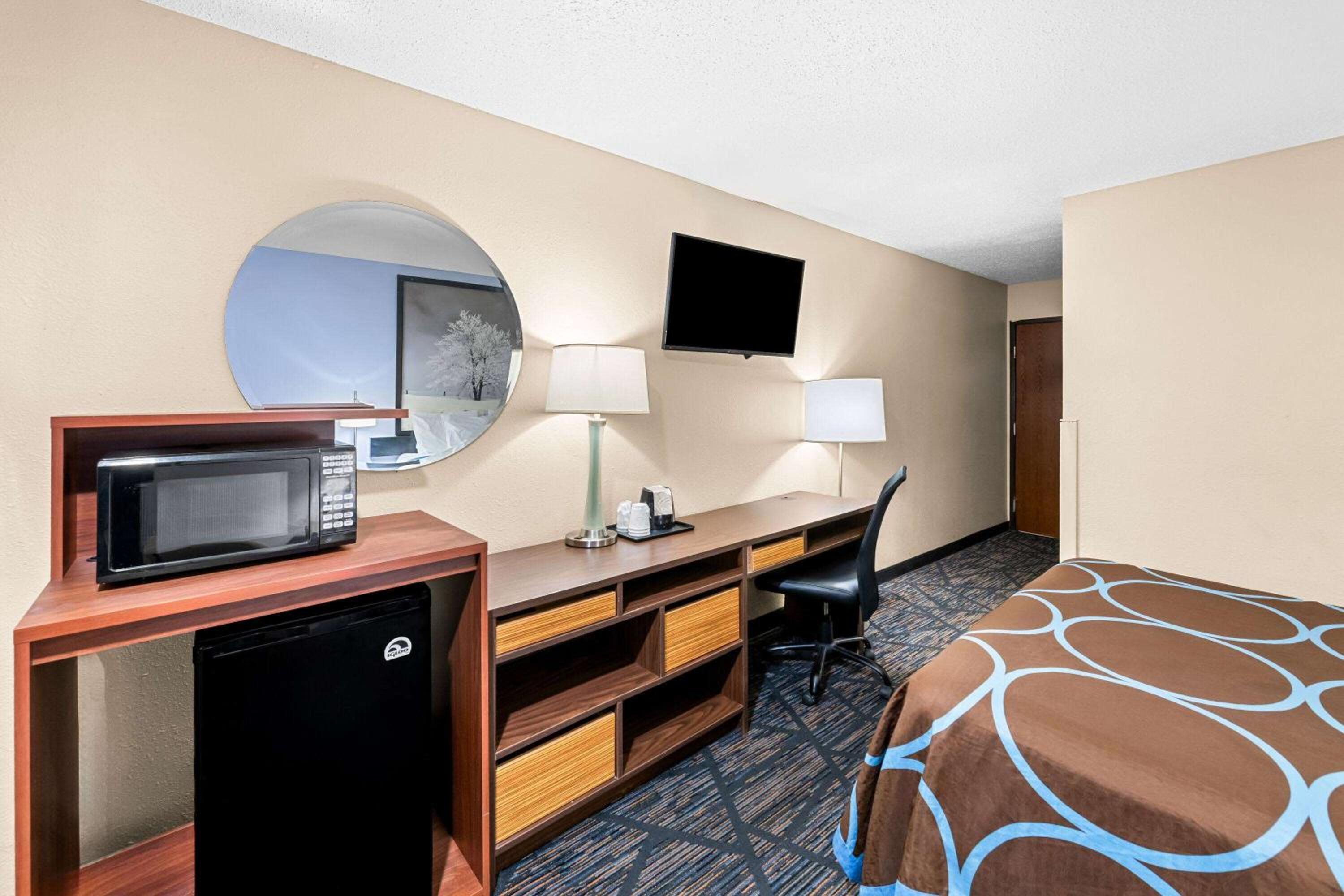 Queen Room - Mobility Access/Non-Smoking