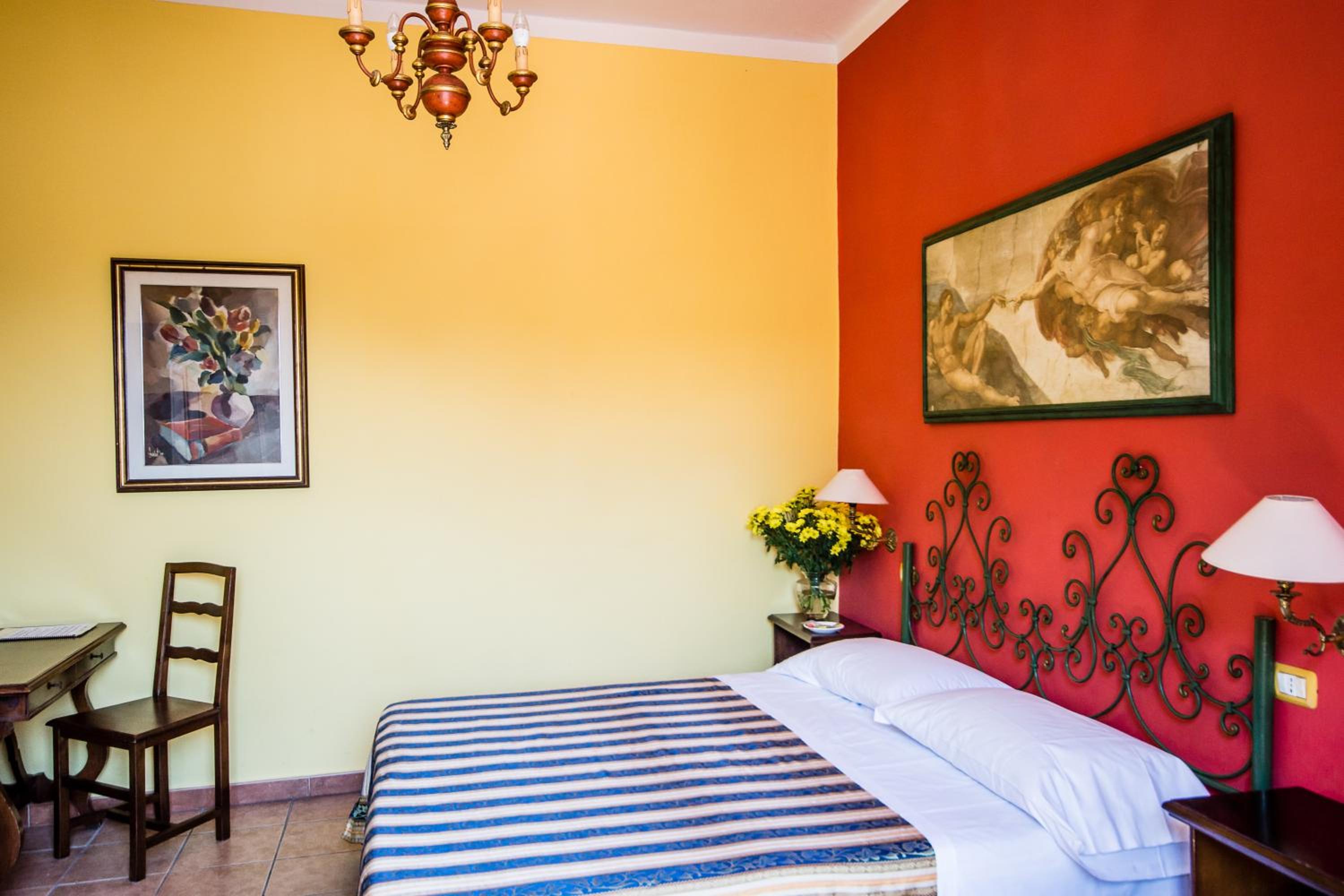 Queen Room - Garden View