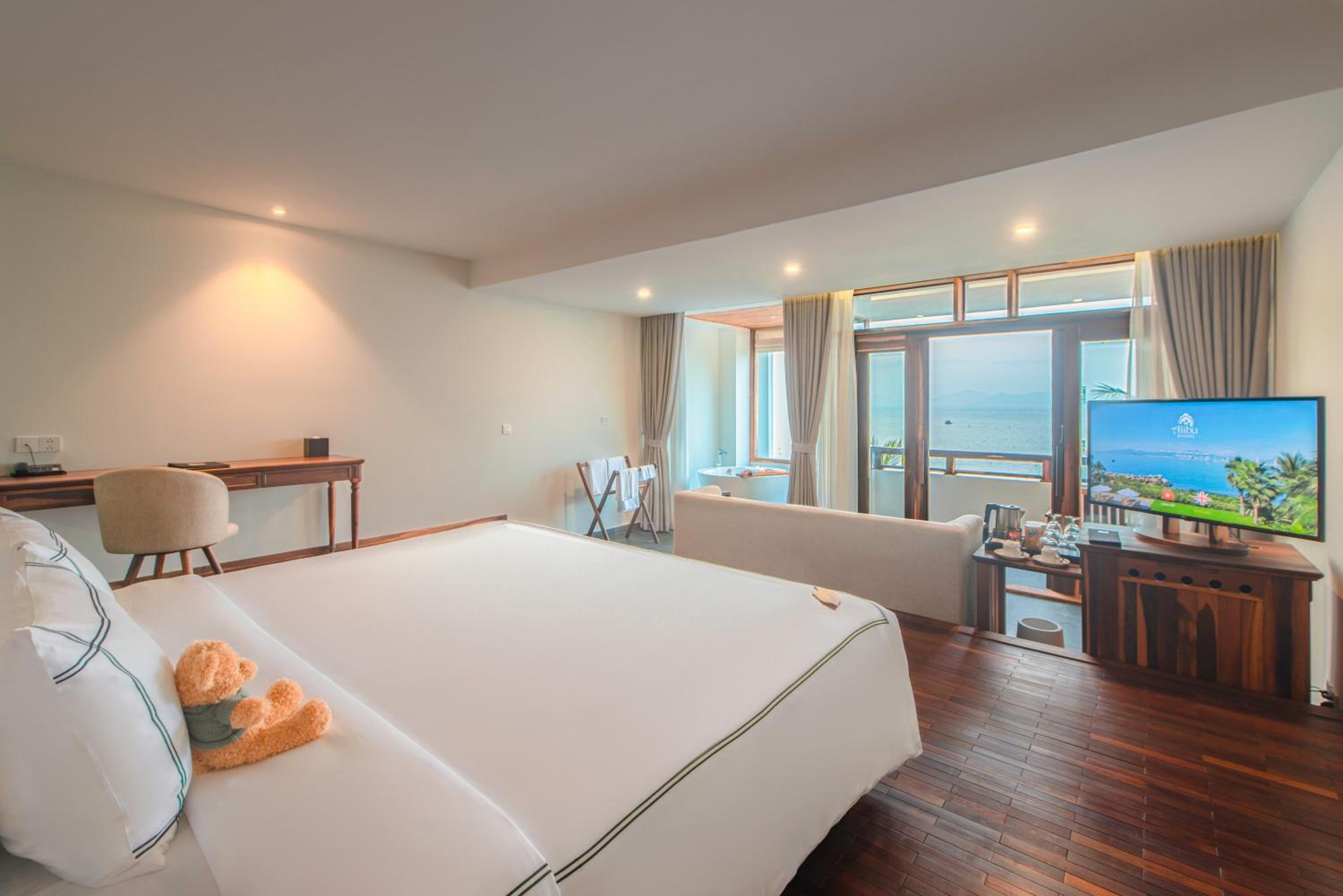Premier Executive Ocean Suite