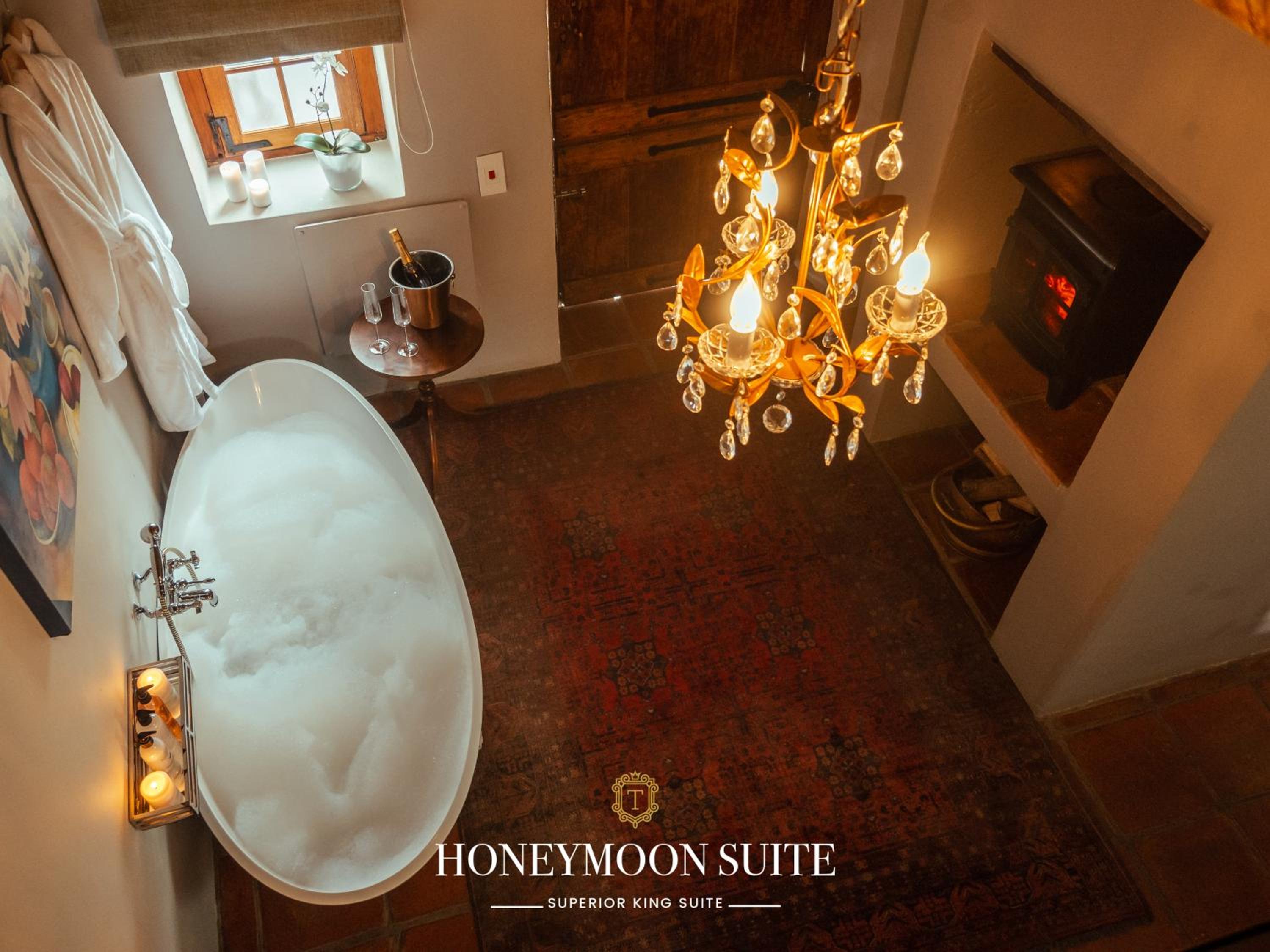 Honeymoon Suite