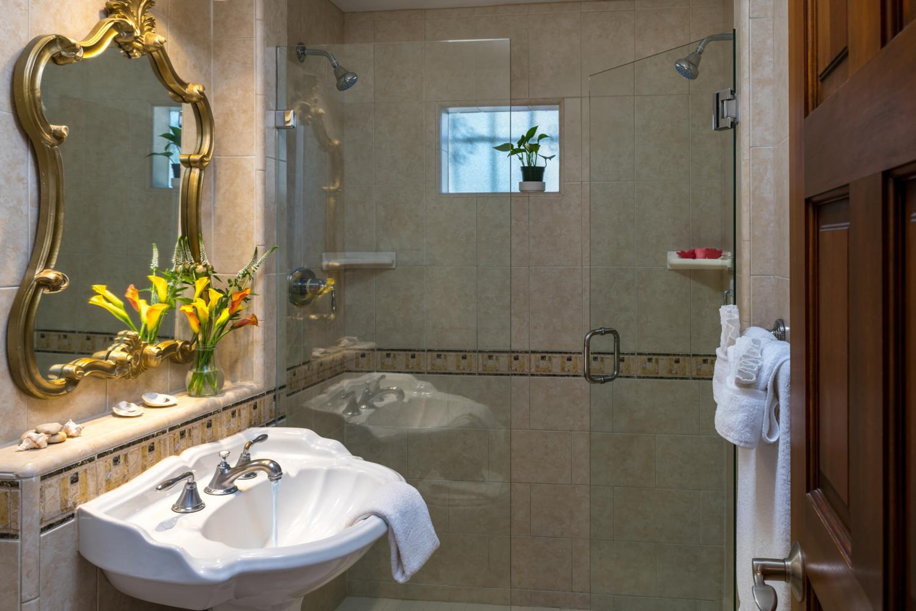 Deluxe King Room with Two Person Soaking Tub