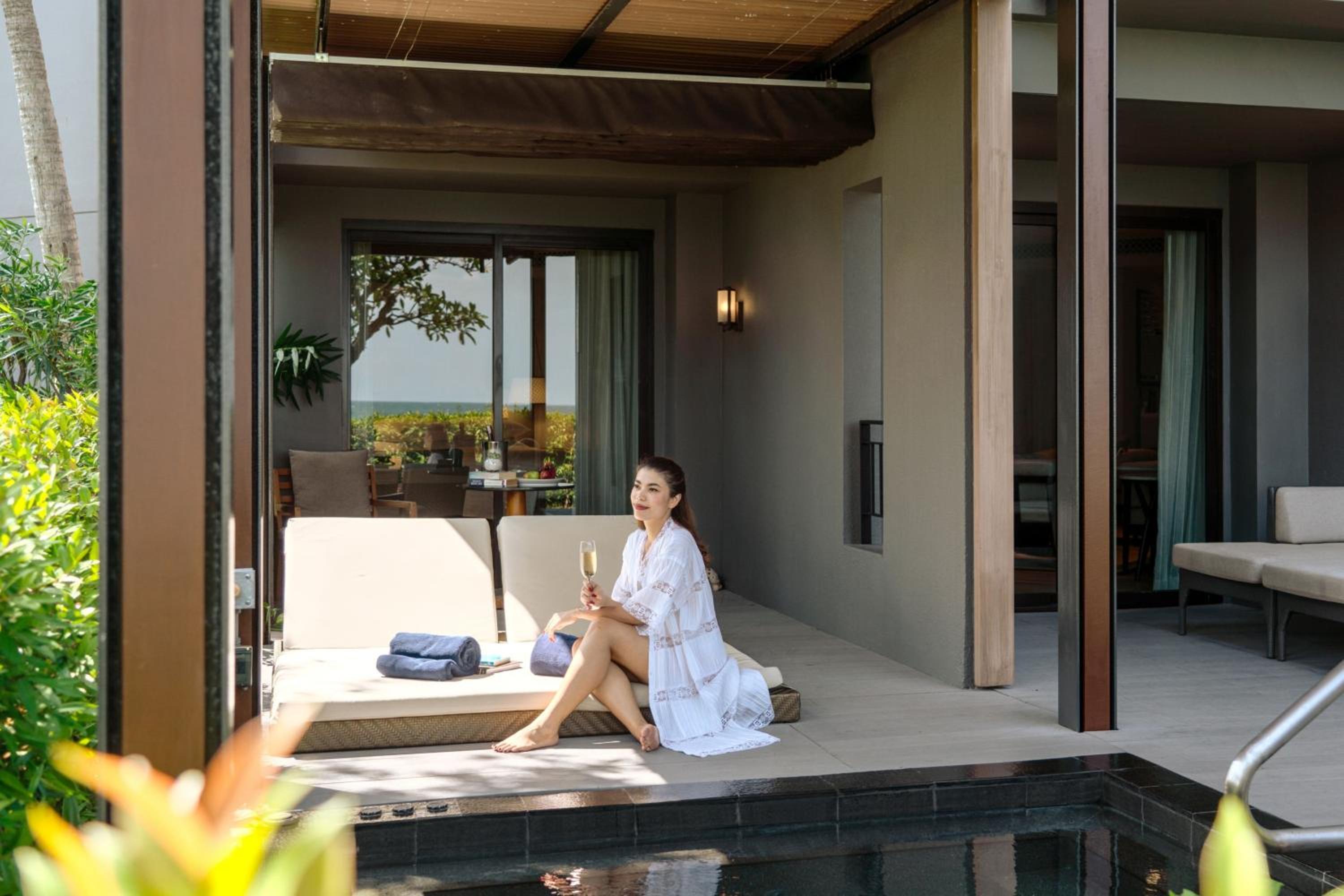 1 Bedroom Suite, 1 King, Beach front access, Garden access, Whirlpool
