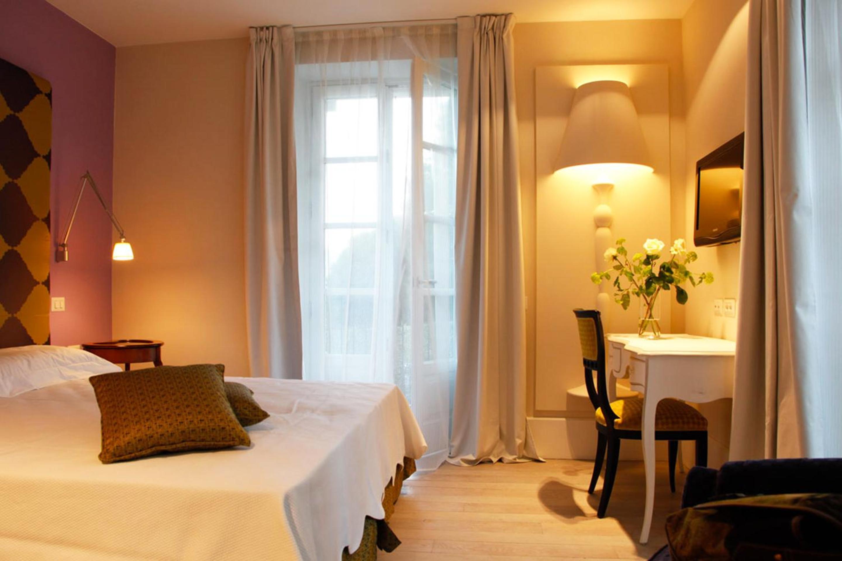 Double Room With Balcony and Partial Lake View