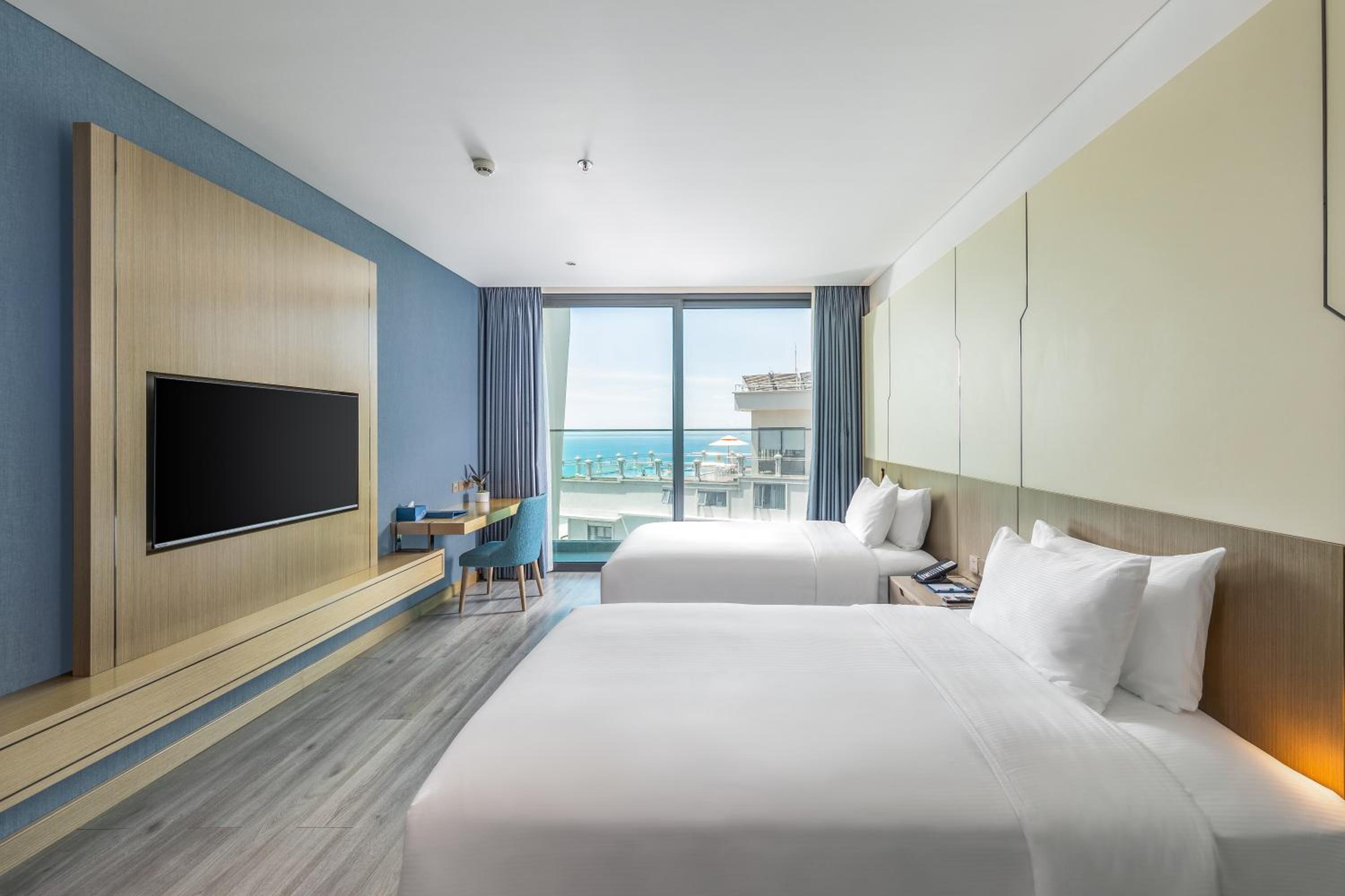 Premier Twin Room Partial Sea View with Balcony