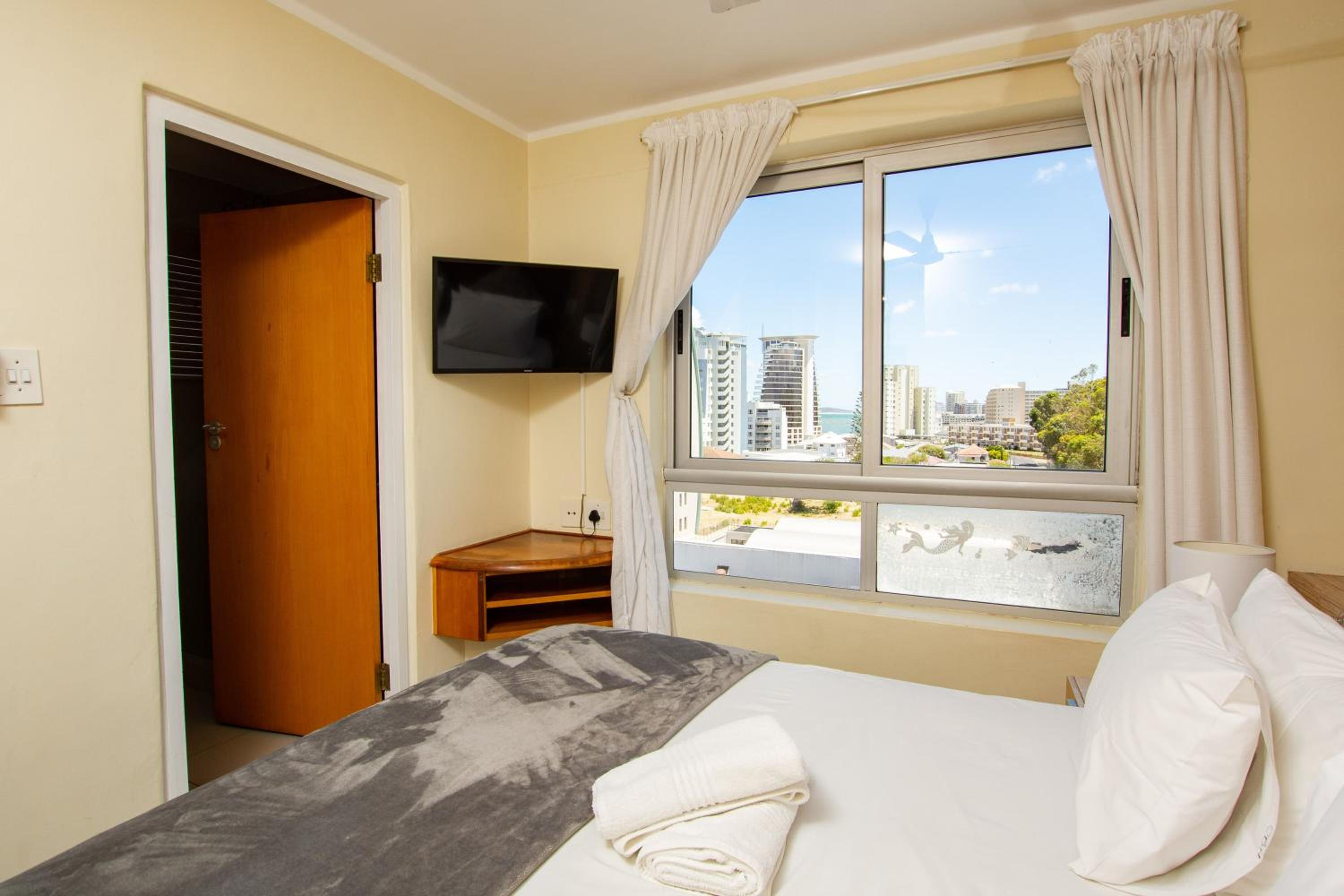 Family Room with Mountain View