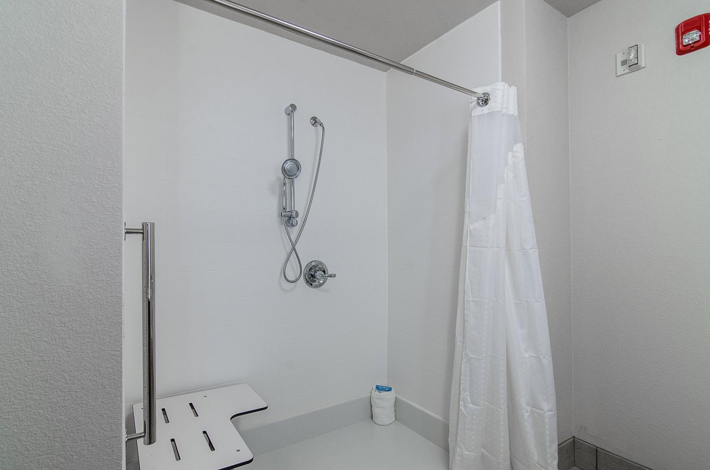 Standard King Room with Roll-in Shower - Mobility Accessible