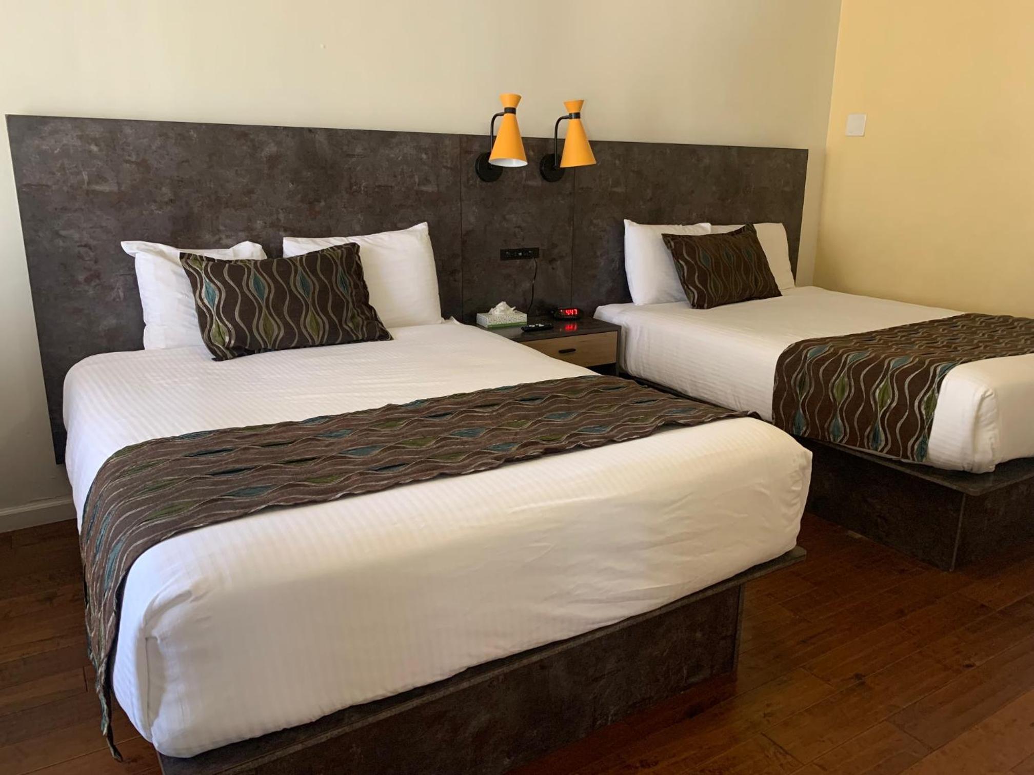 Deluxe Family Suite