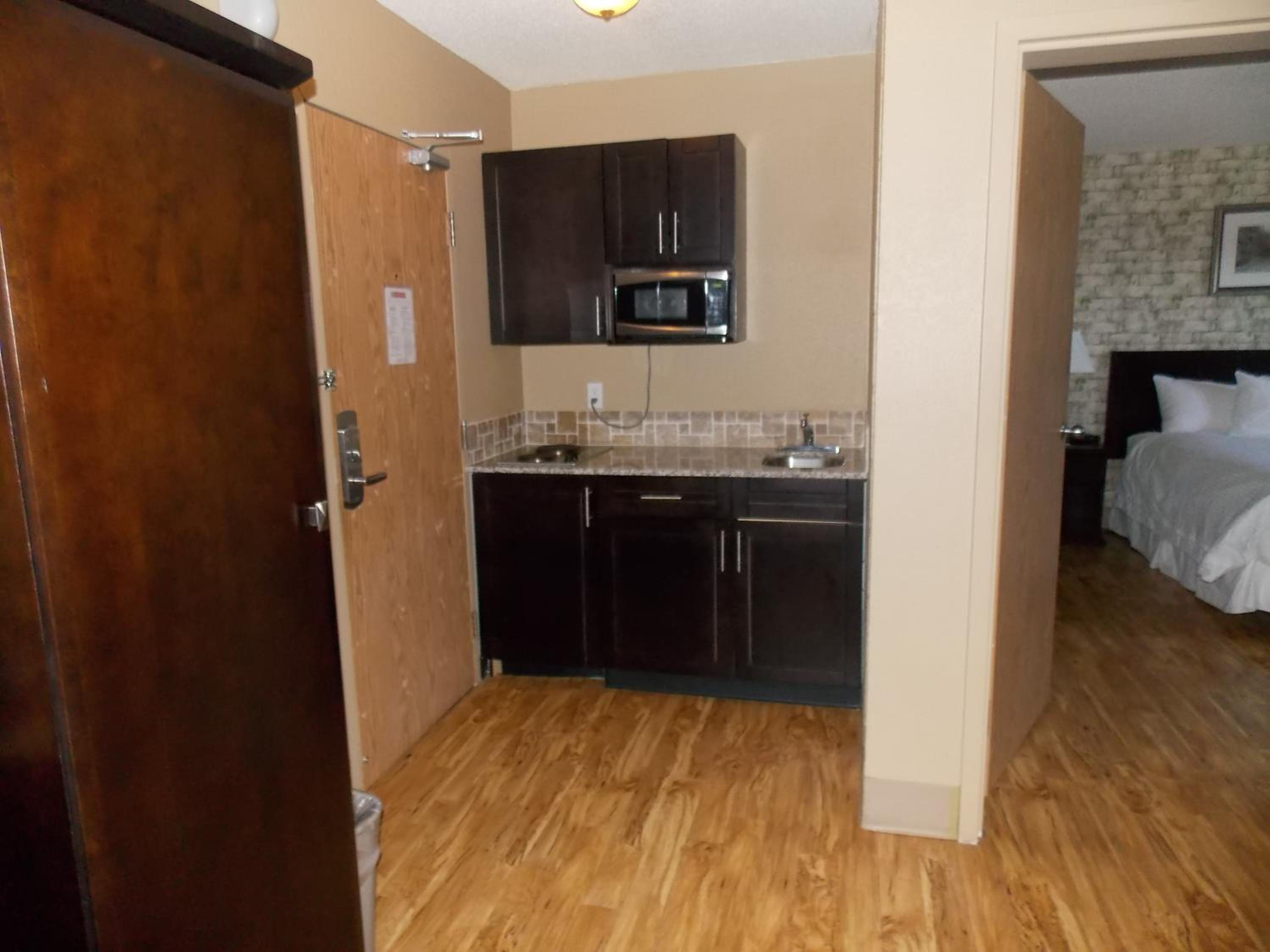Deluxe King Room with Kitchenette