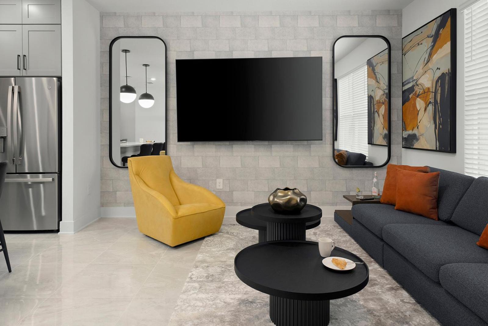 4 Bedroom Townhome with Private Pool & Kitchen