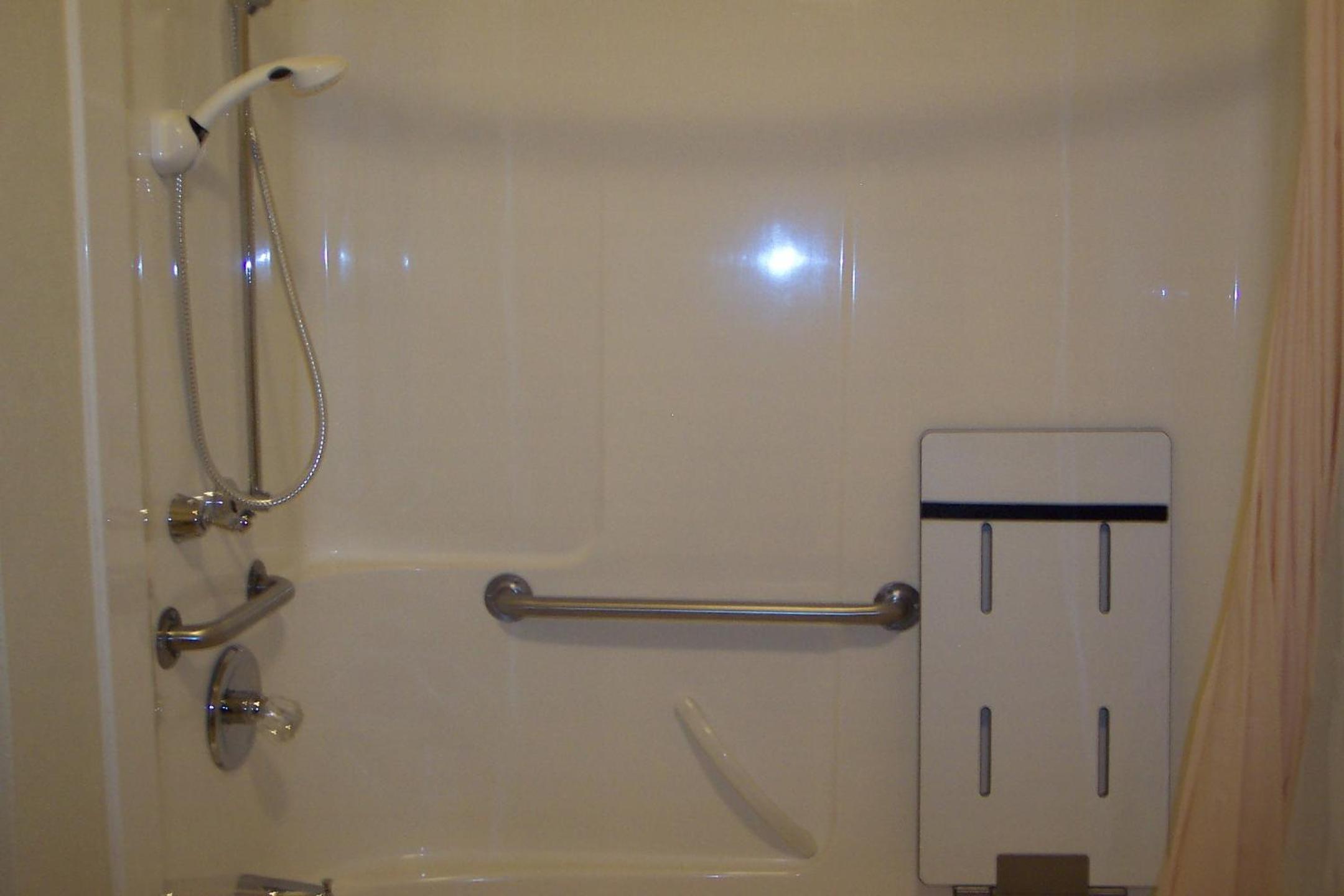 1 Queen Bed, Mobility Accessible Room, w/Grab Bars, Non-Smoking