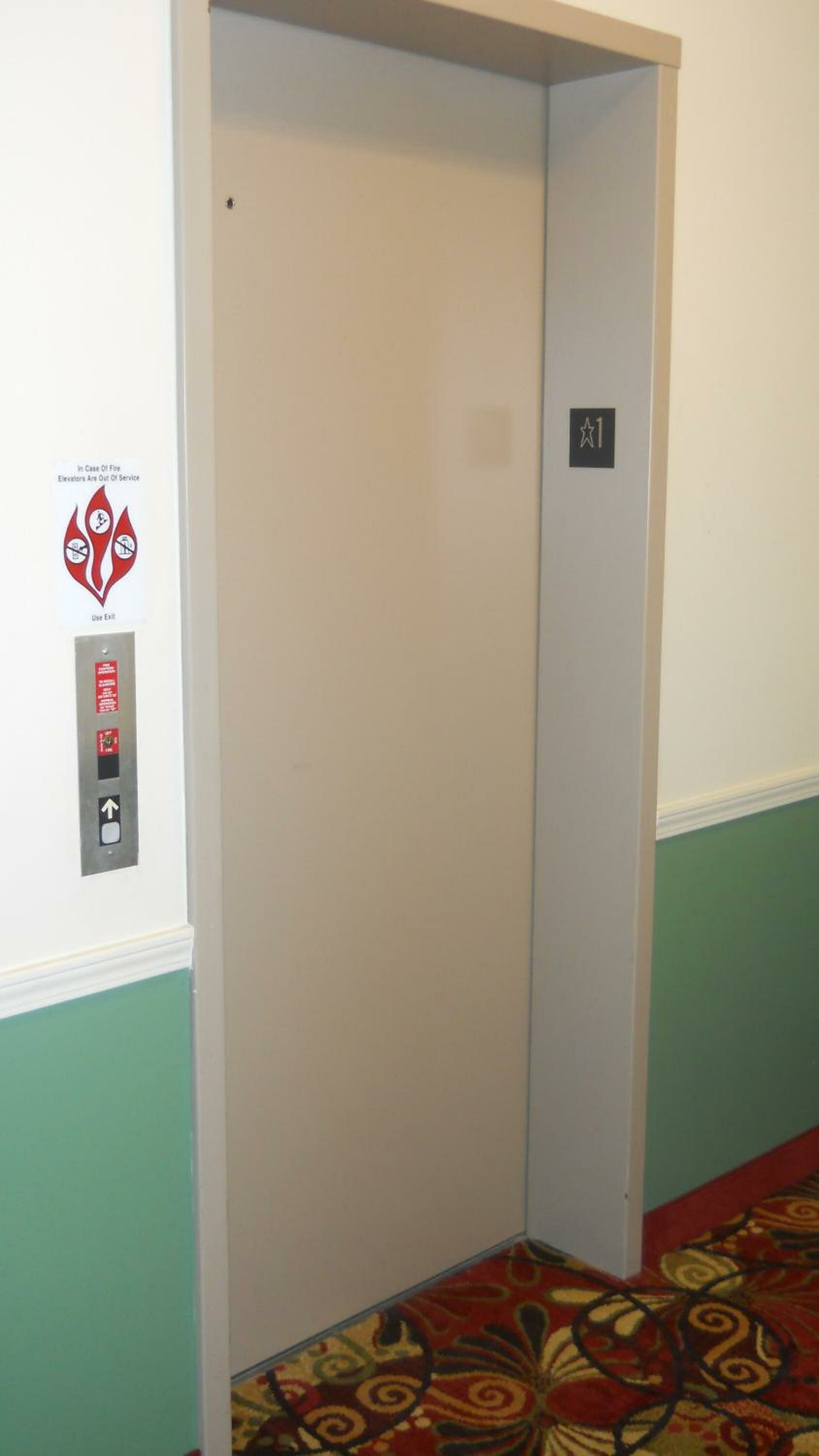 1 Queen Bed, Mobility Accessible Room, w/Grab Bars, Non-Smoking