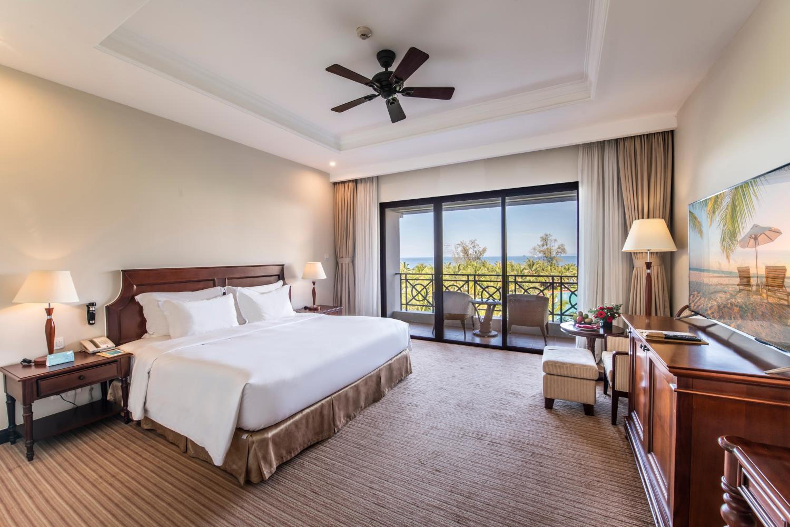 Deluxe King Ocean View with Safari Ticket (1 time)