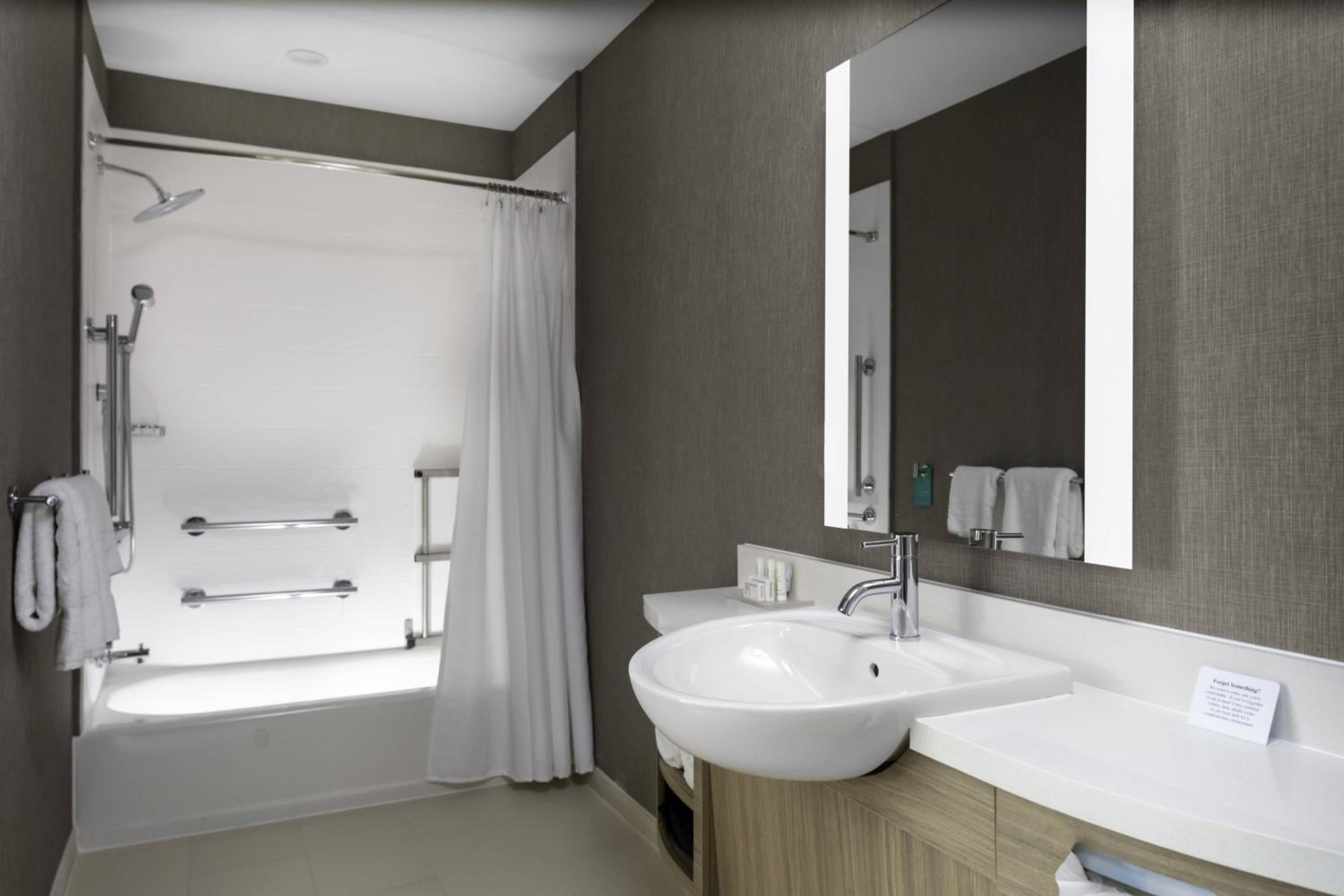 One Bedroom Studio Suite with Two Queen Beds, Trundle bed and city view