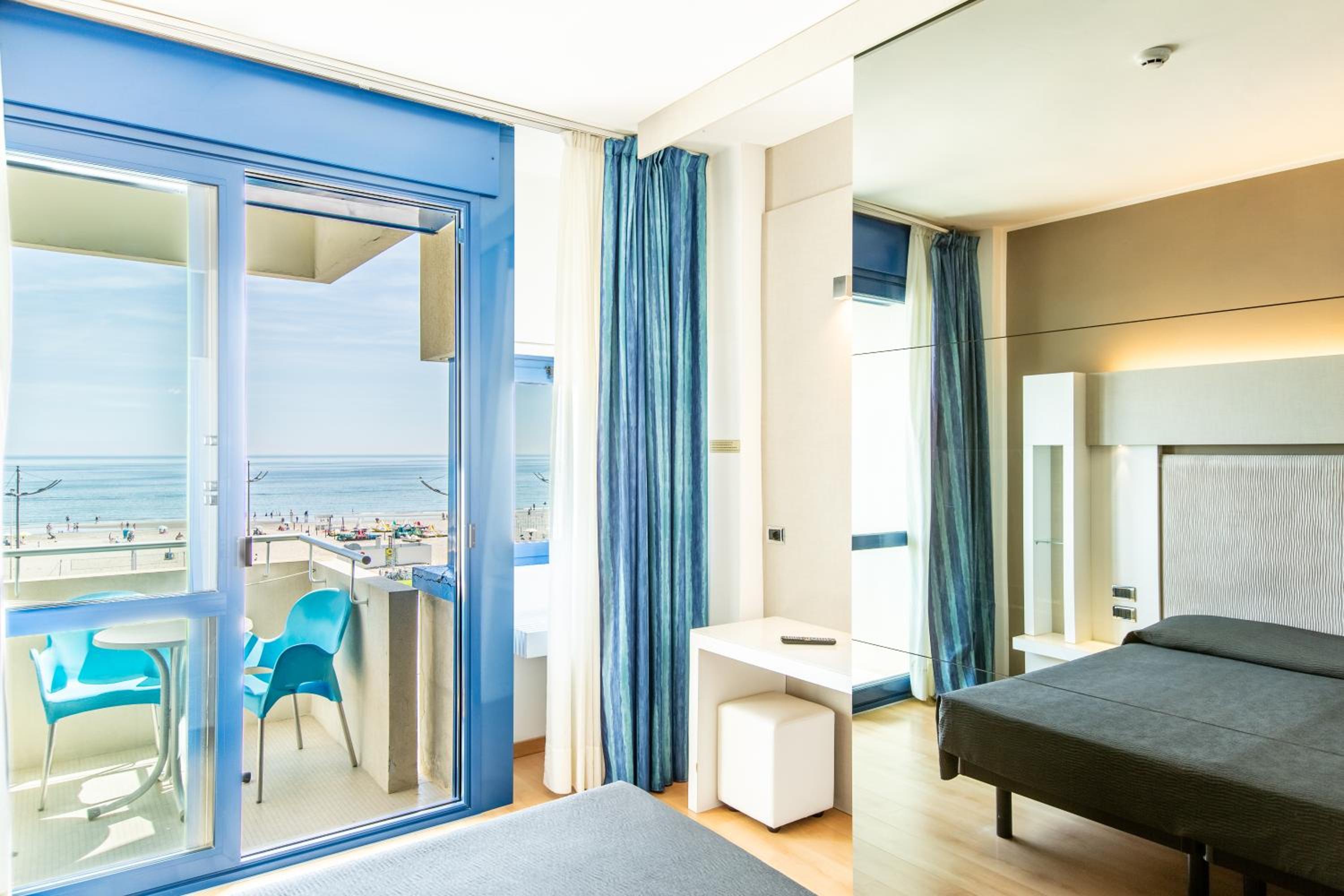 Deluxe Double Room with Balcony and Sea View