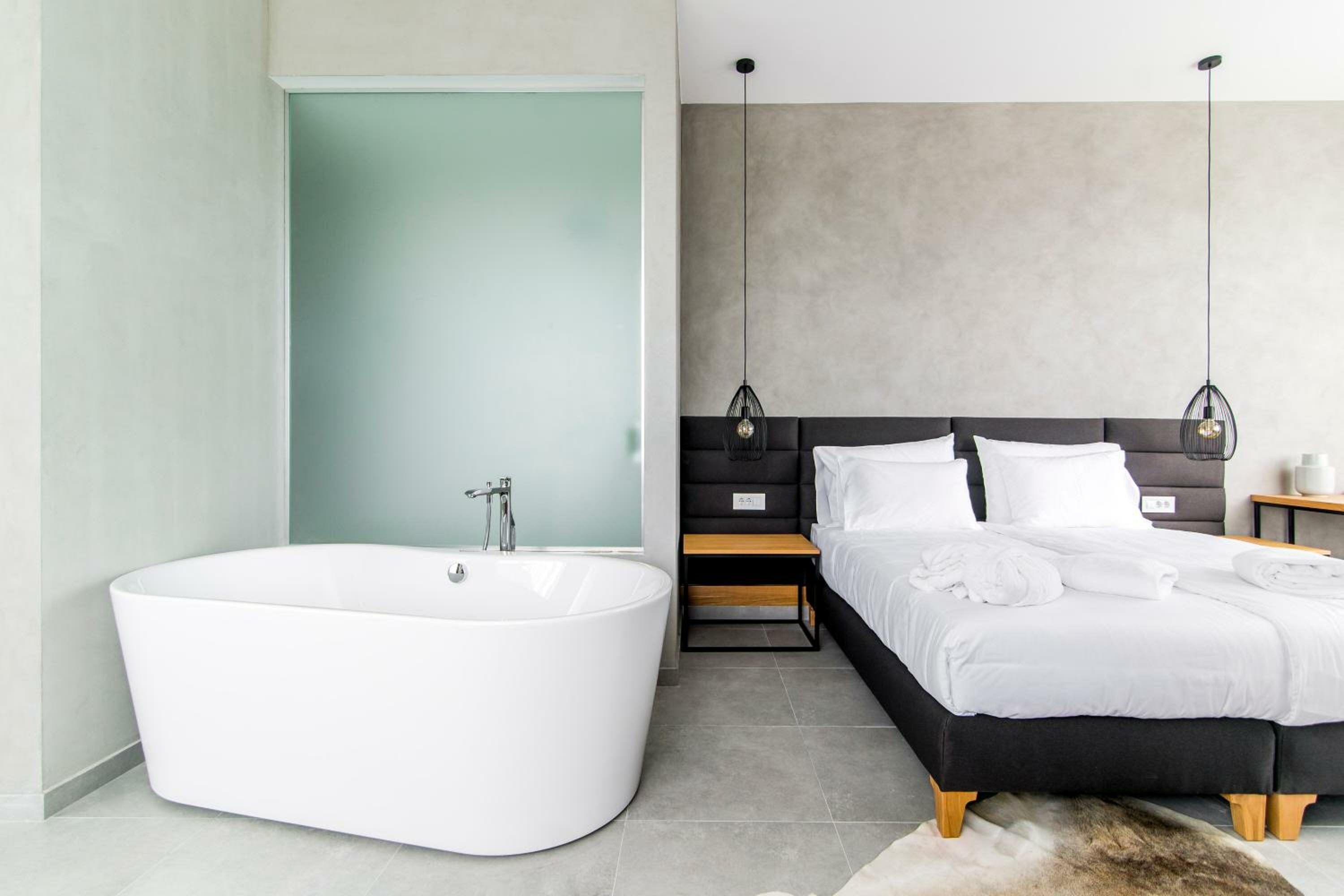 Deluxe Suite with Spa Bath