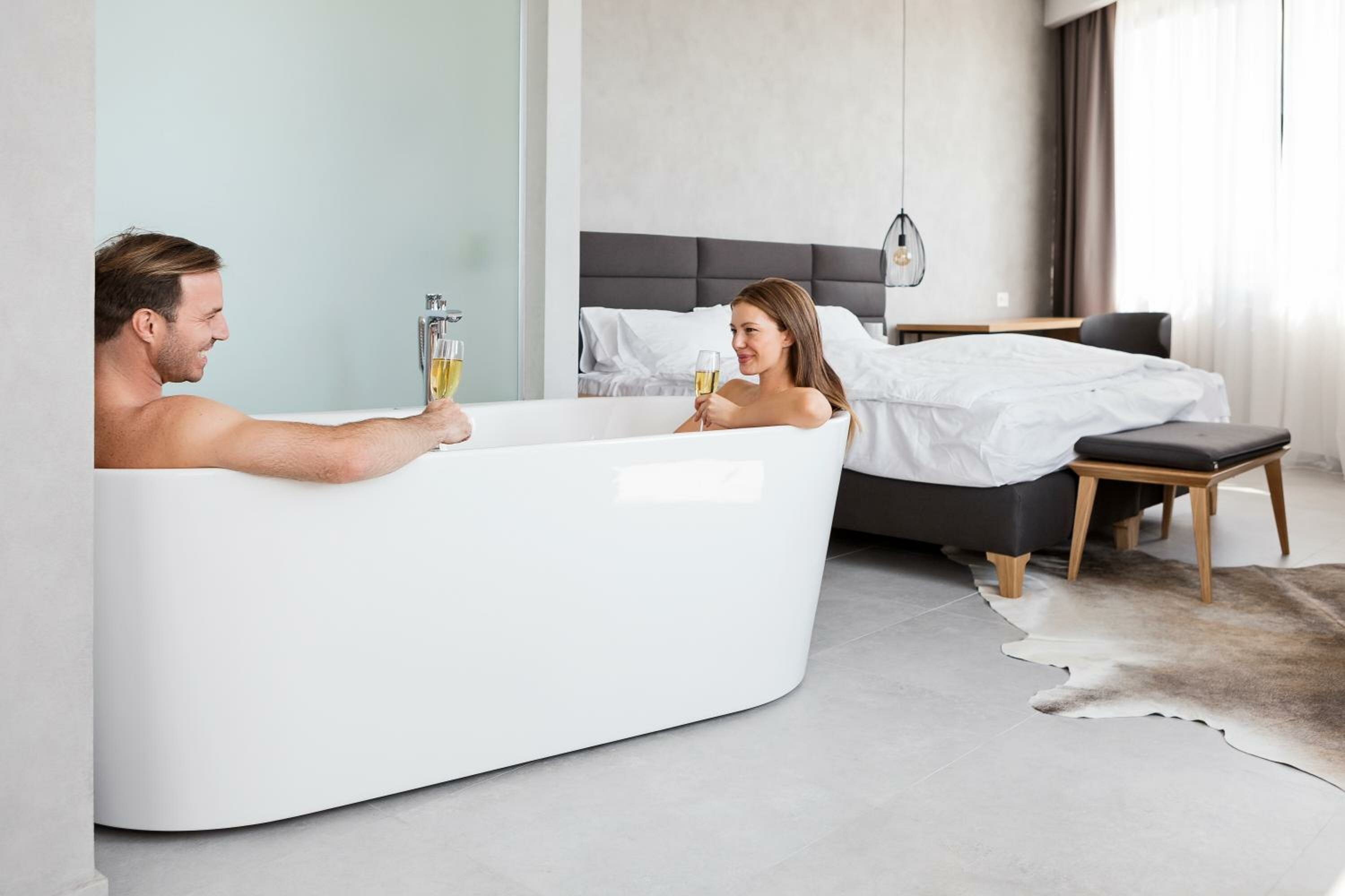 Deluxe Suite with Spa Bath