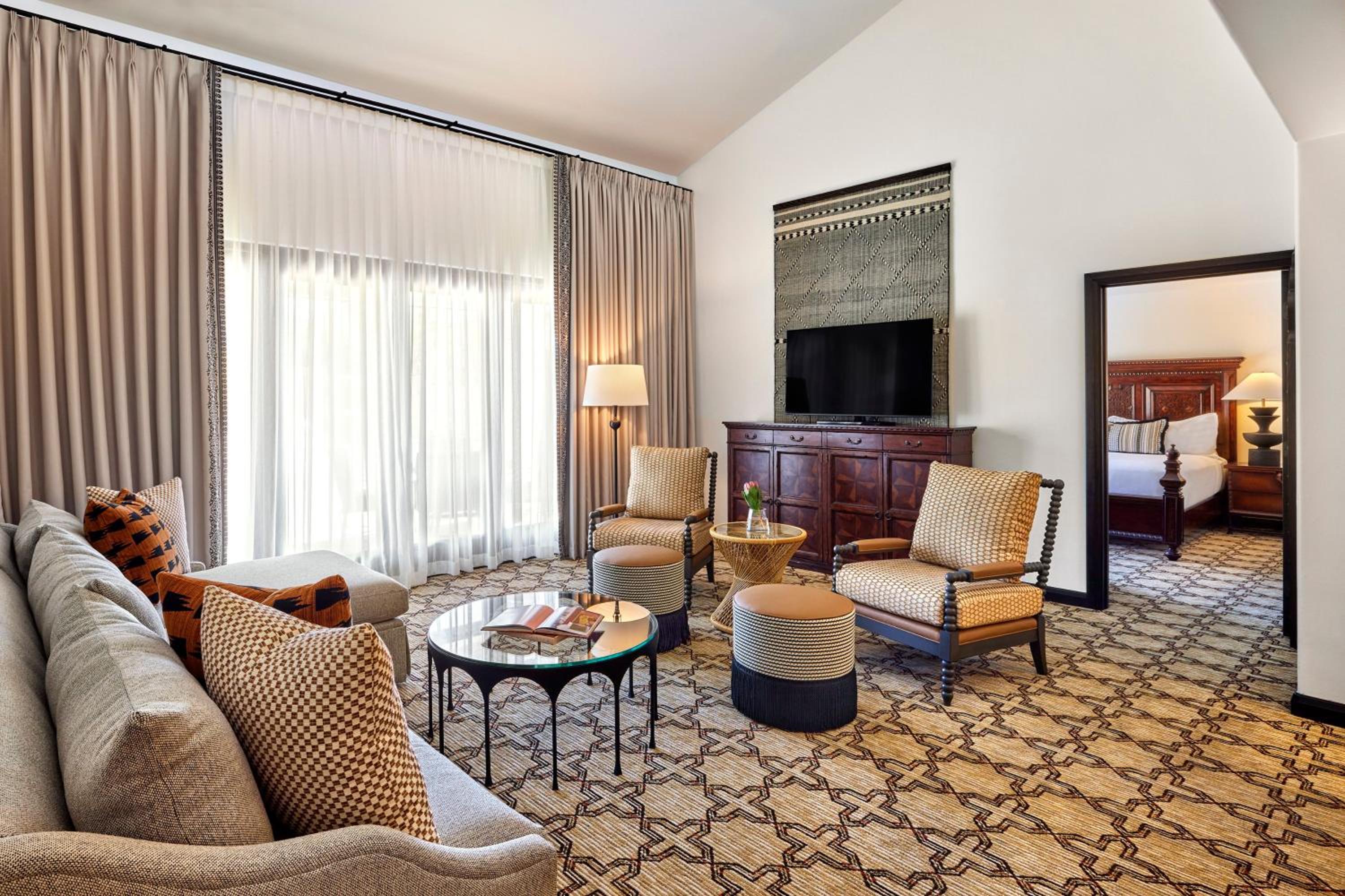 Camelback View Suite - 1 King Bed